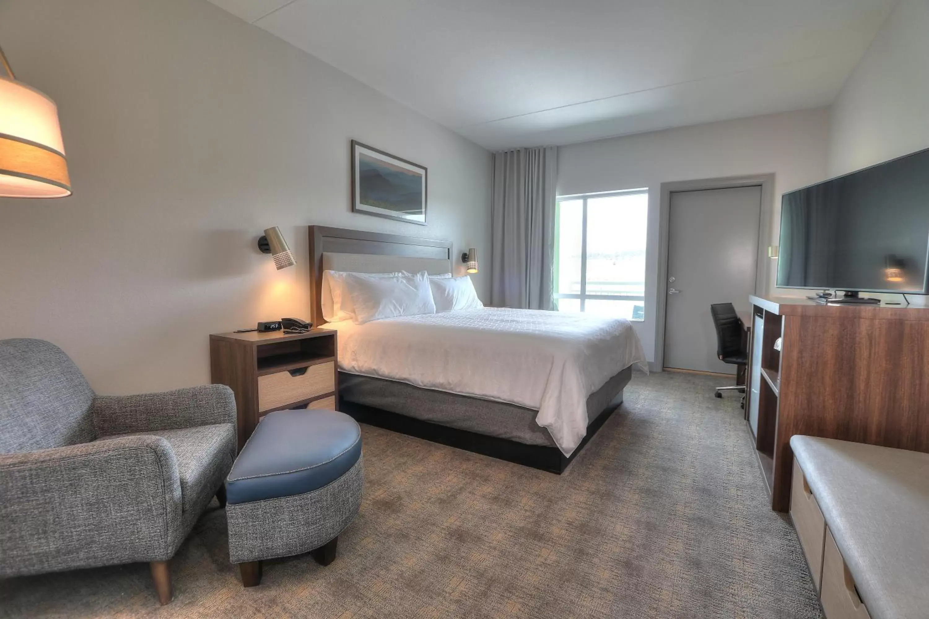 Bedroom in Holiday Inn & Suites Pigeon Forge Convention Center, an IHG Hotel