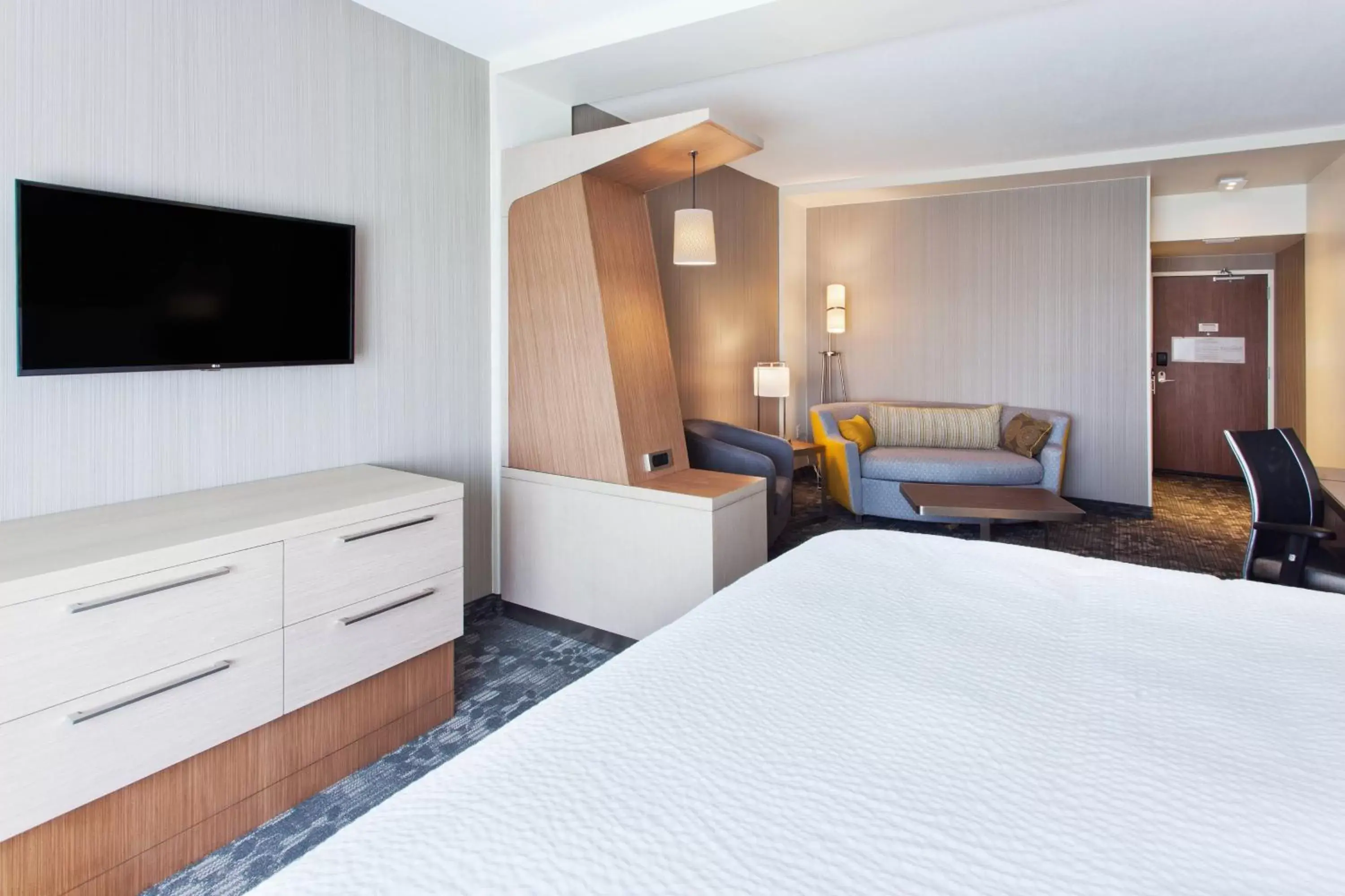 Bedroom, Bed in Courtyard by Marriott Auburn