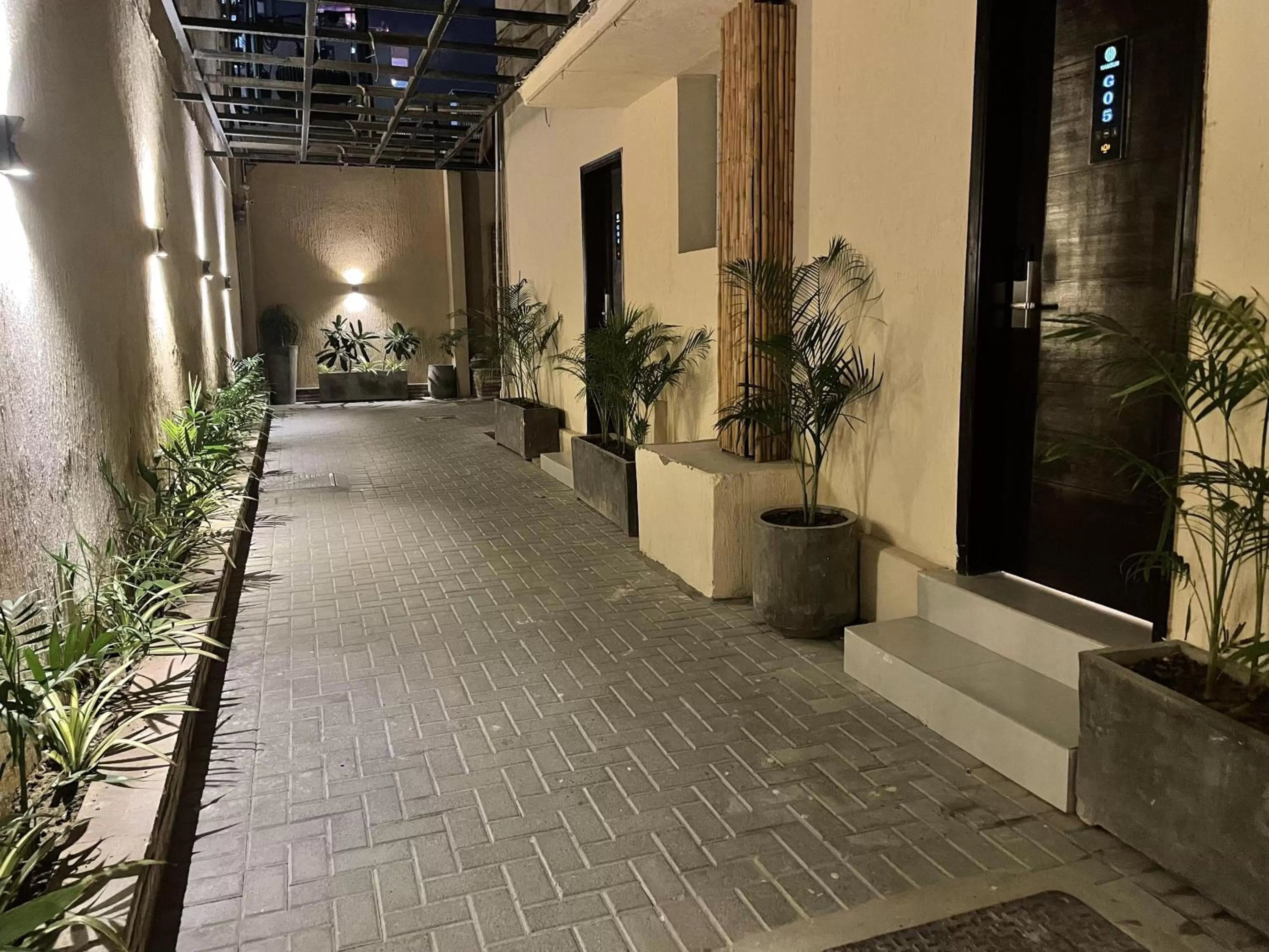 Facade/entrance in Hamsun Shahrah-e-Faisal