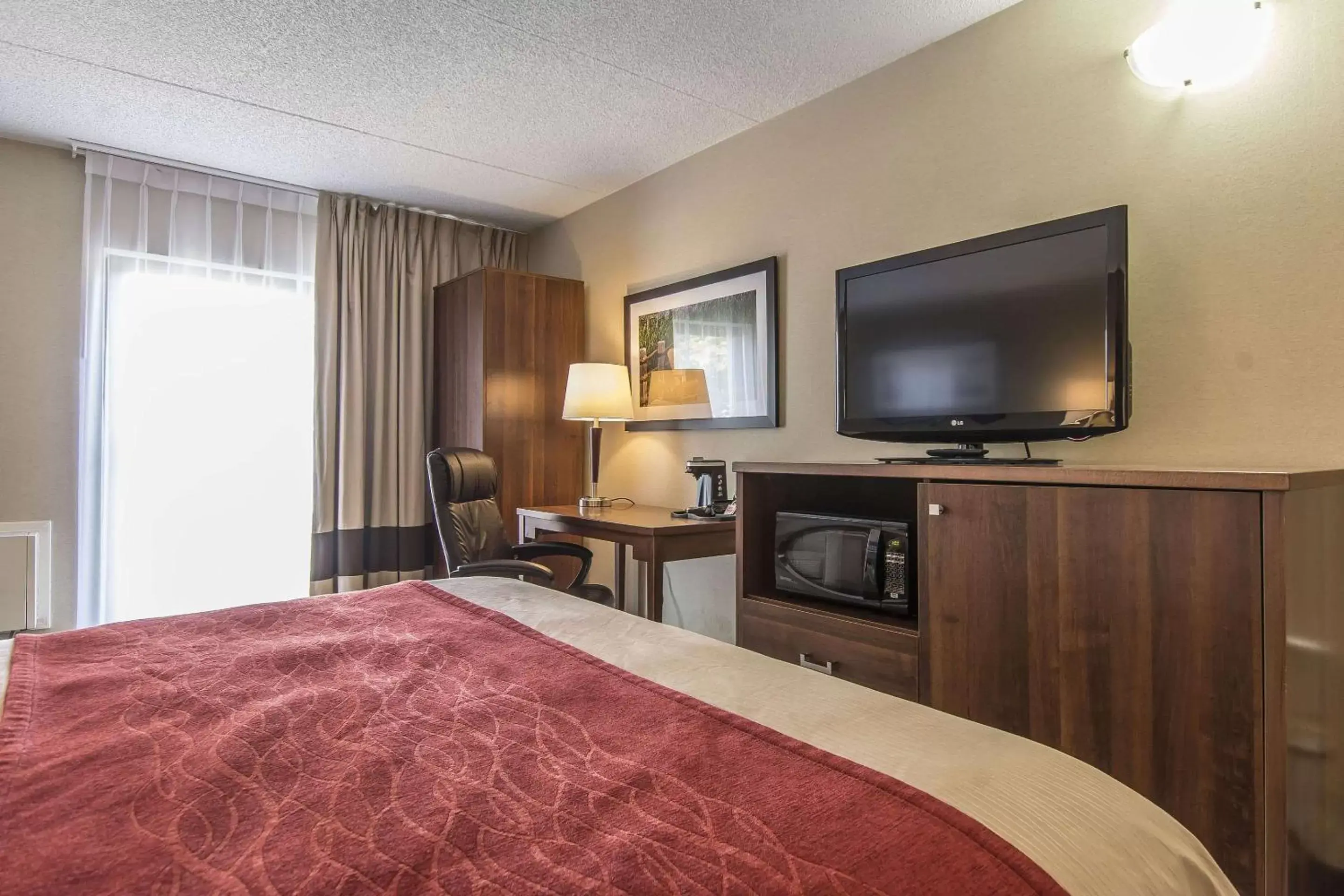 Photo of the whole room, Bed in Comfort Inn Huntsville