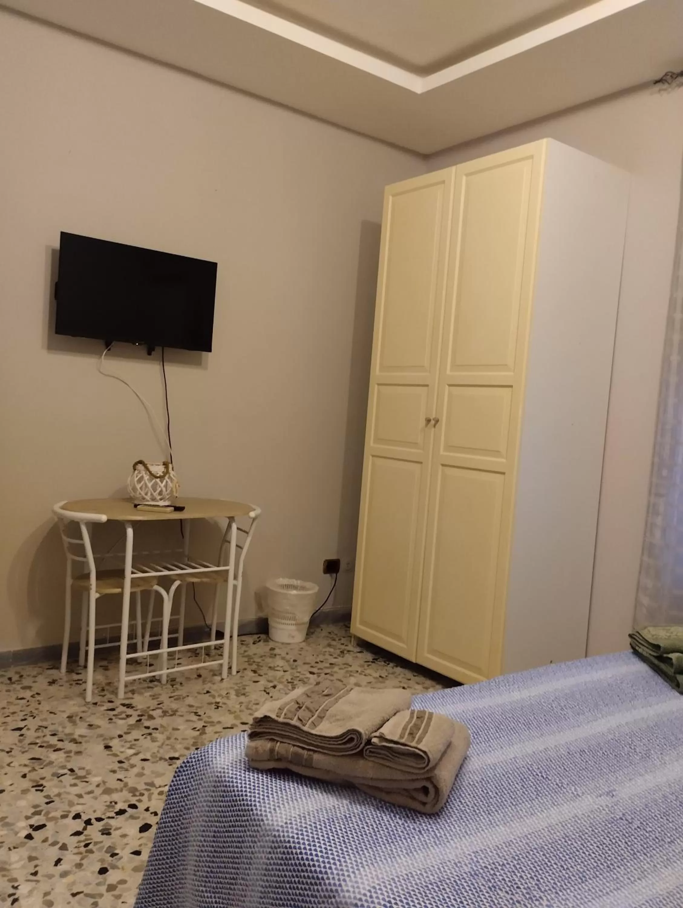 Bed, TV/Entertainment Center in La Darsena