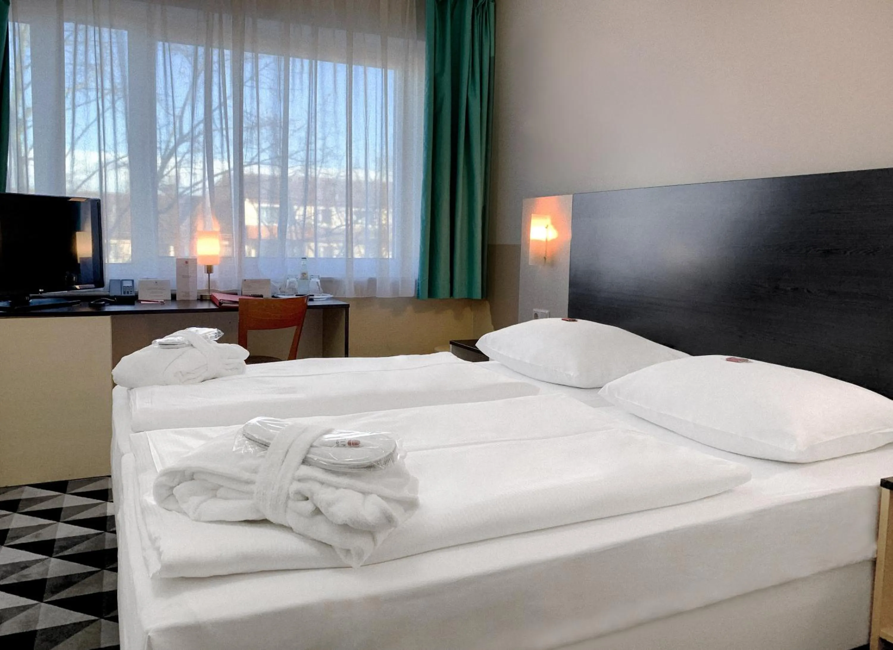 Comfort Double Room in AZIMUT Hotel City South Berlin