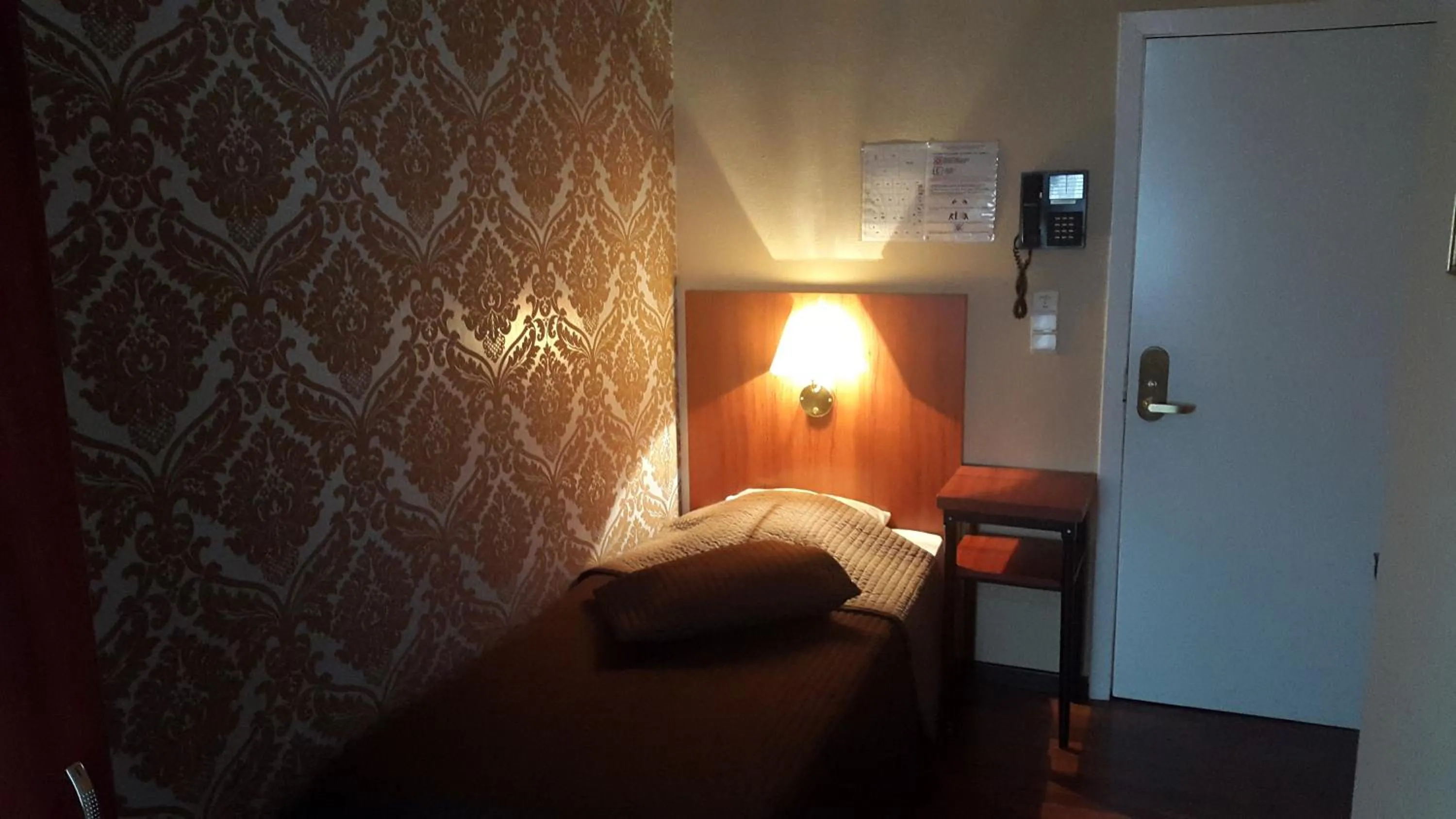 Bed in Hotel Antwerp Billard Palace