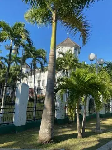 Property Building in Ocho Rios Vacation Resort Property Rentals