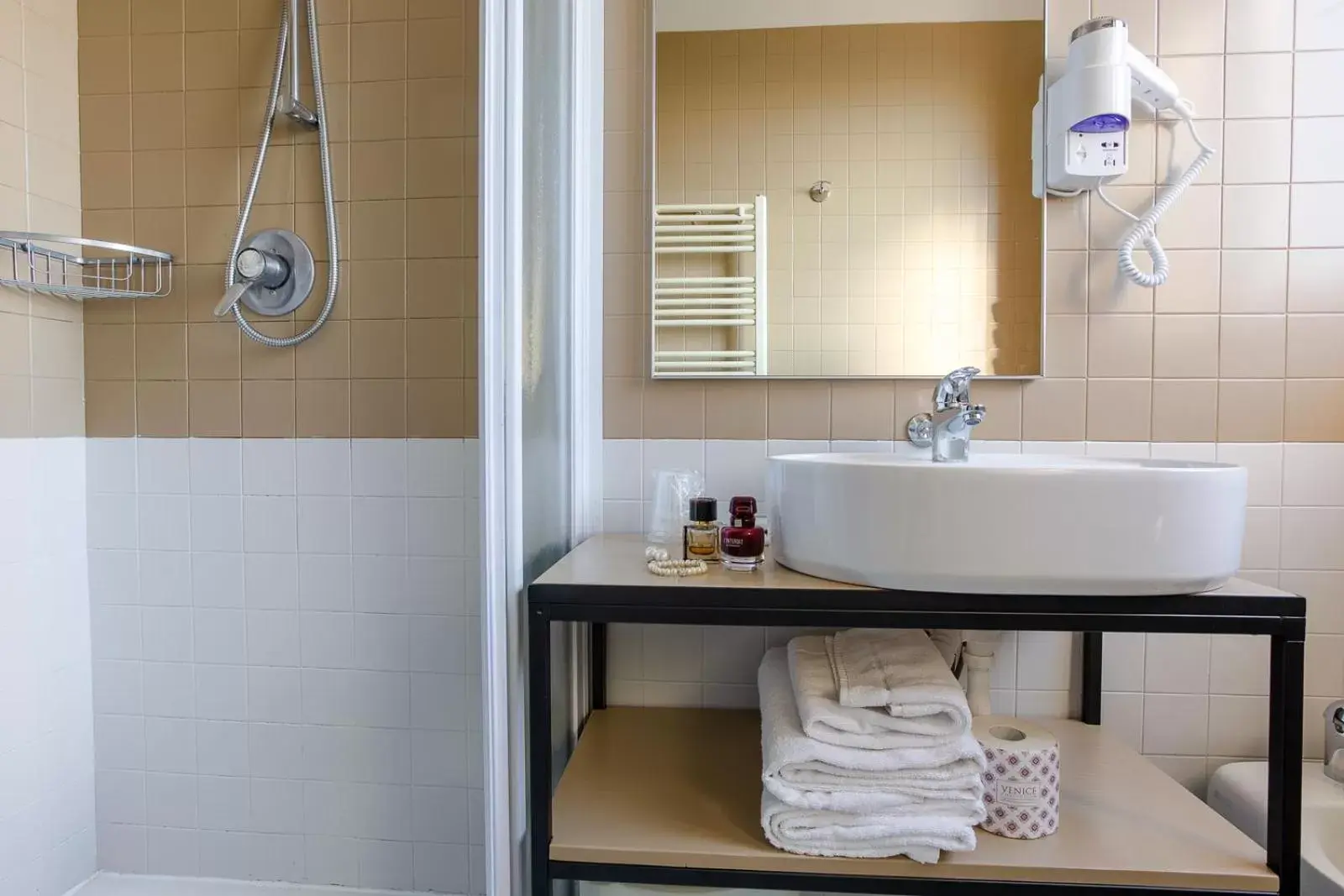 Bathroom in Hotel Ambra