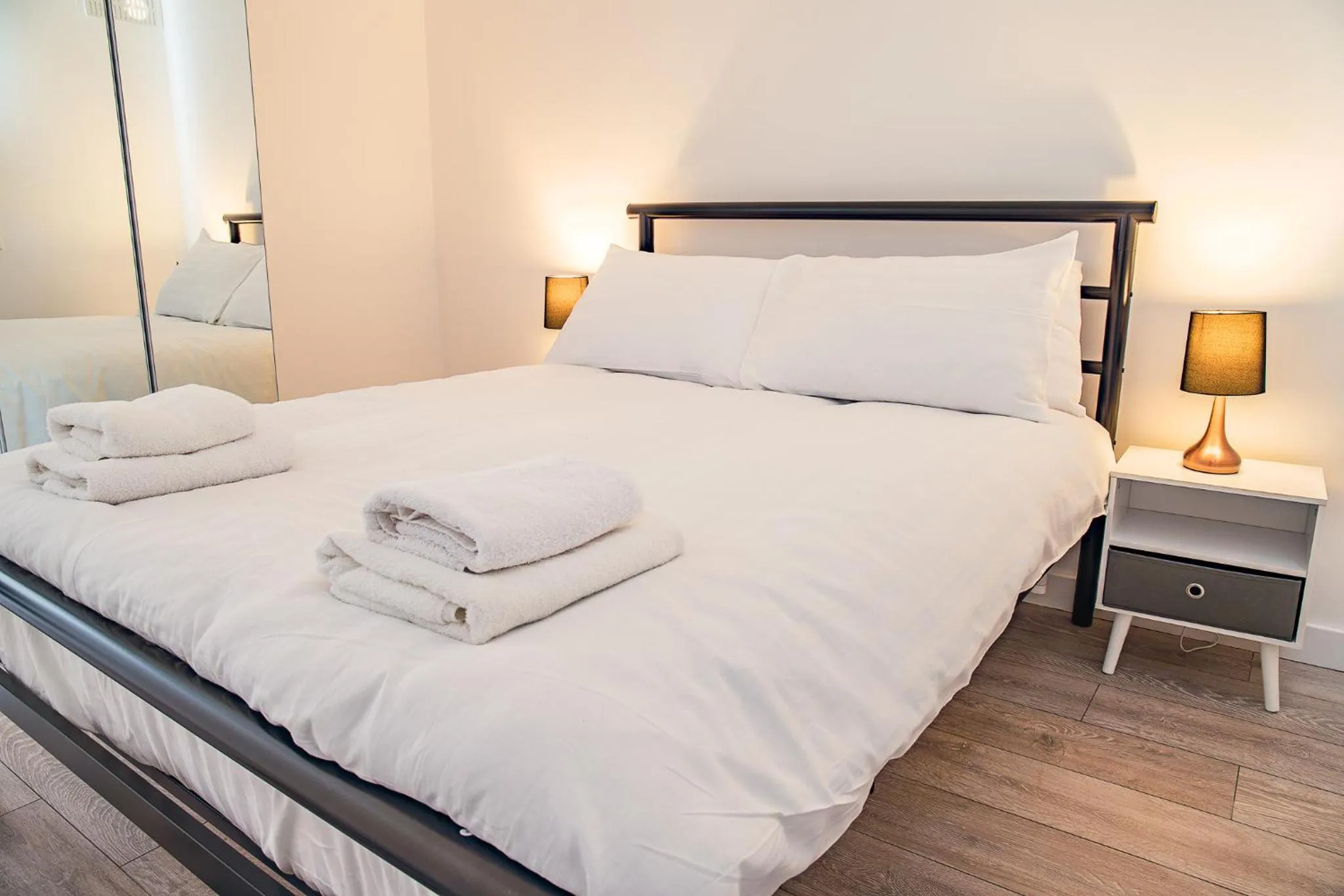 Bedroom, Bed in Millburn Apartment