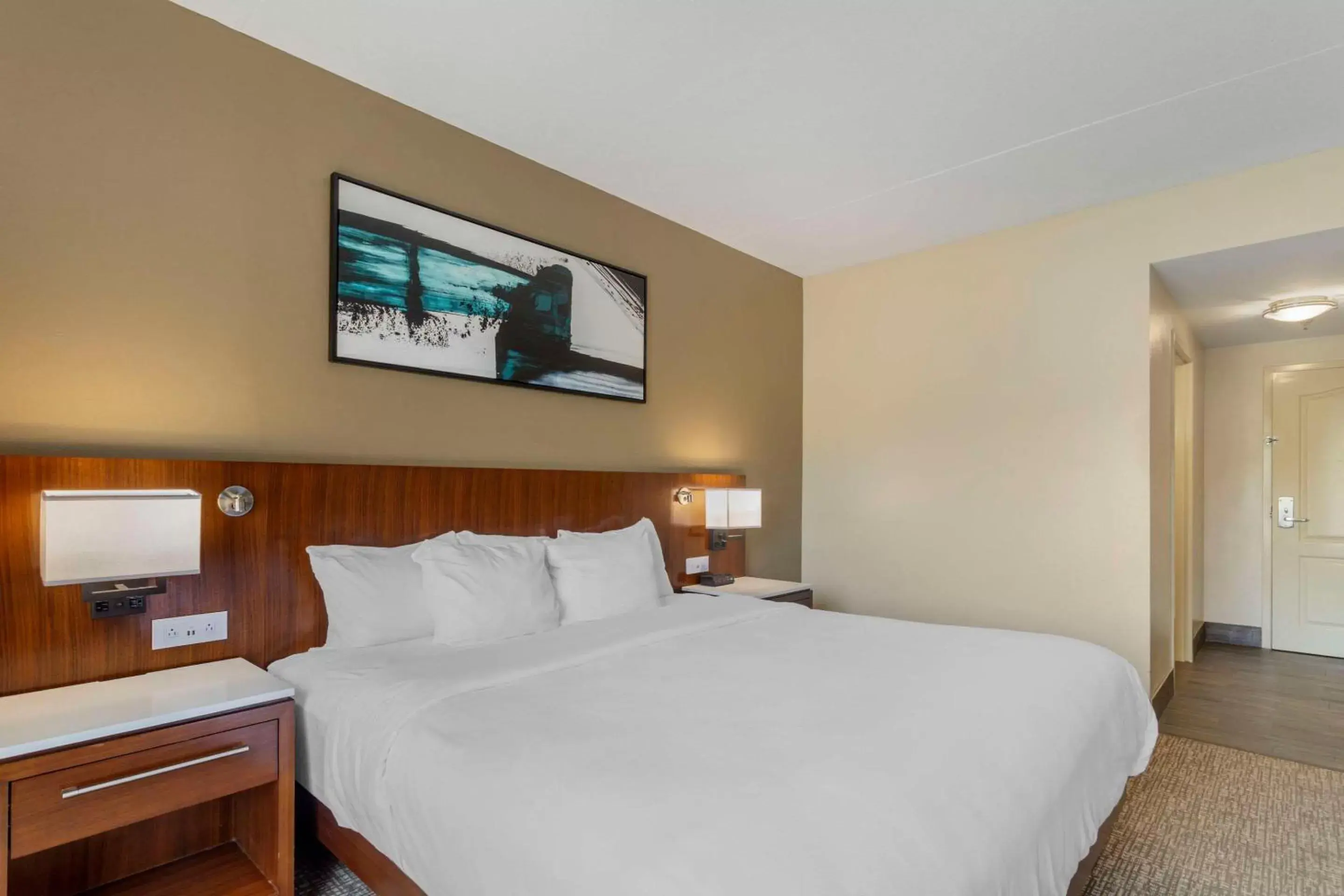Bedroom, Bed in Comfort Suites East Knoxville