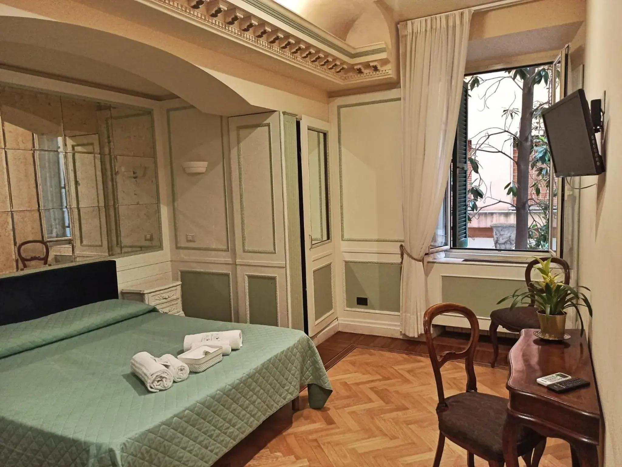 Bedroom in Domina Popolo