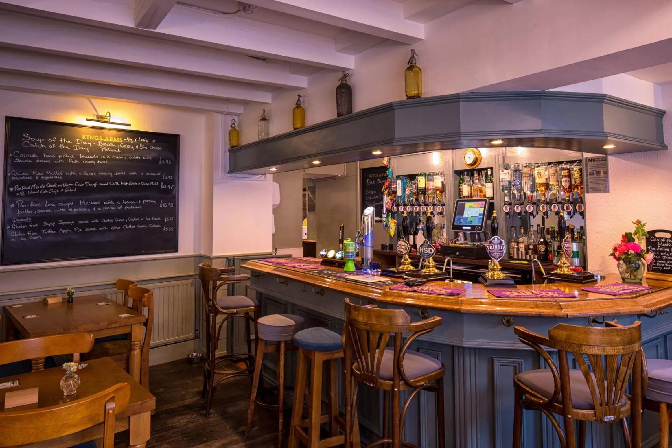 Property building, Lounge/Bar in Kings Arms