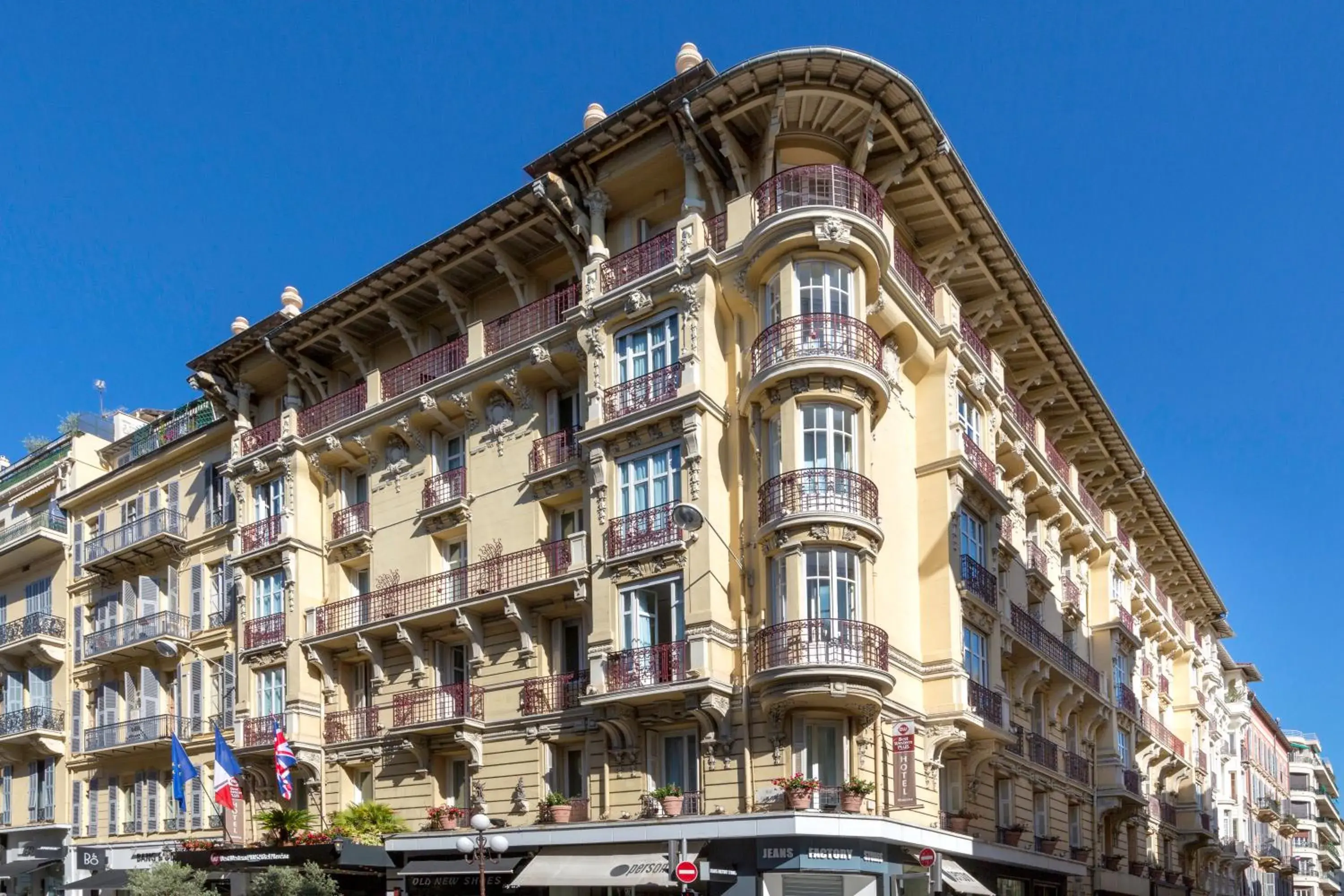 Facade/entrance, Property Building in Best Western Plus Hôtel Massena Nice