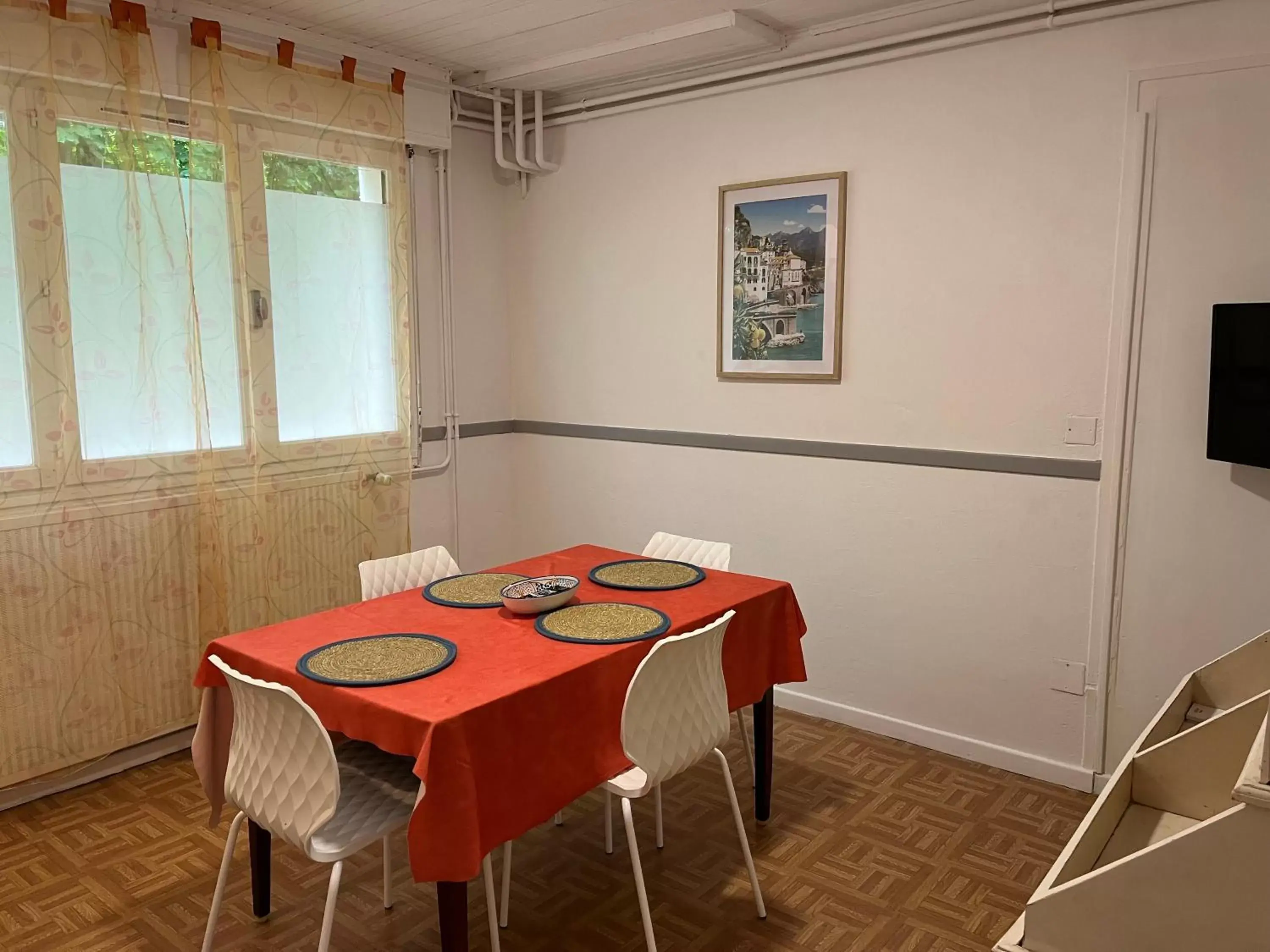 Dining Area in La Croix Blanche