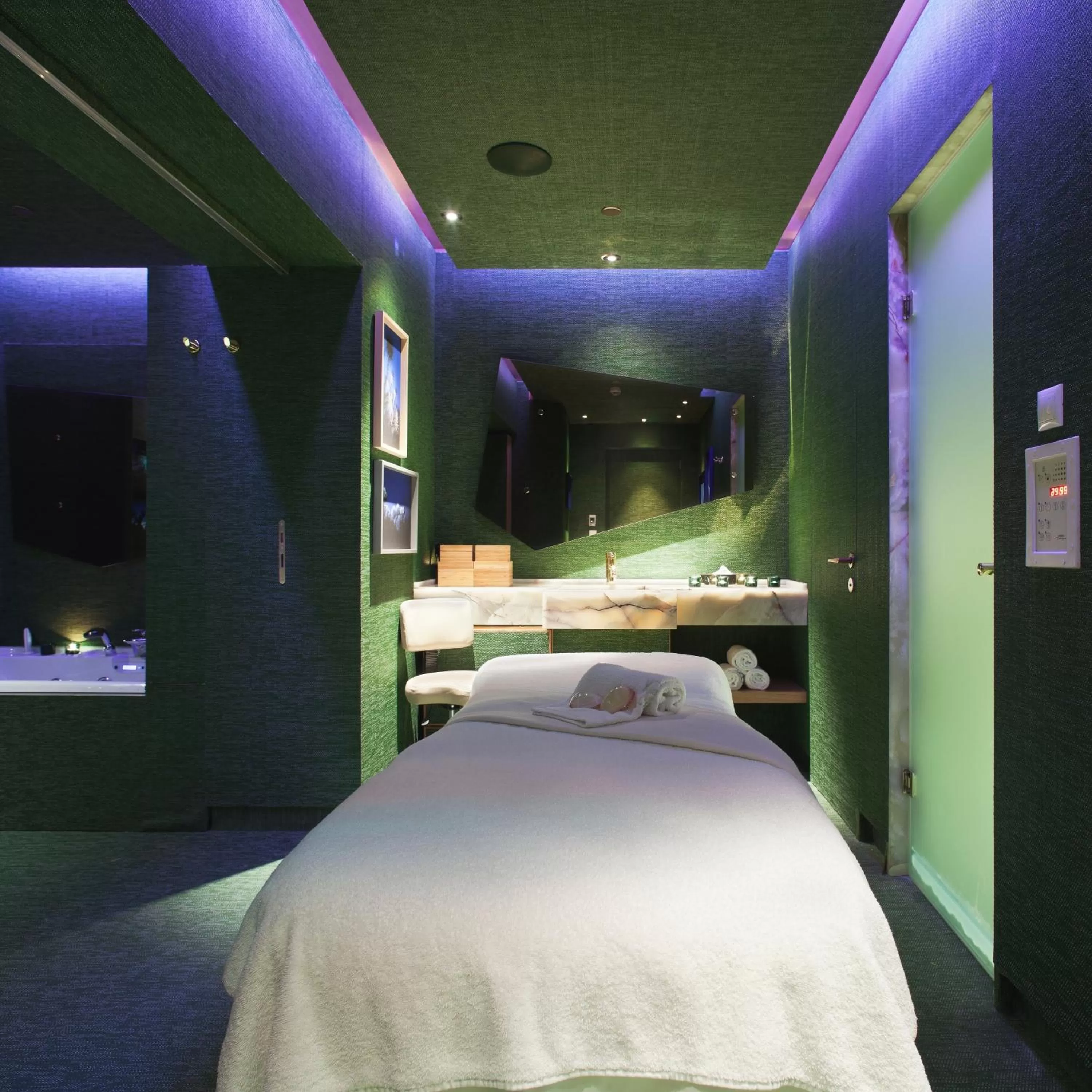 Spa and wellness centre/facilities, Bed in New Hotel