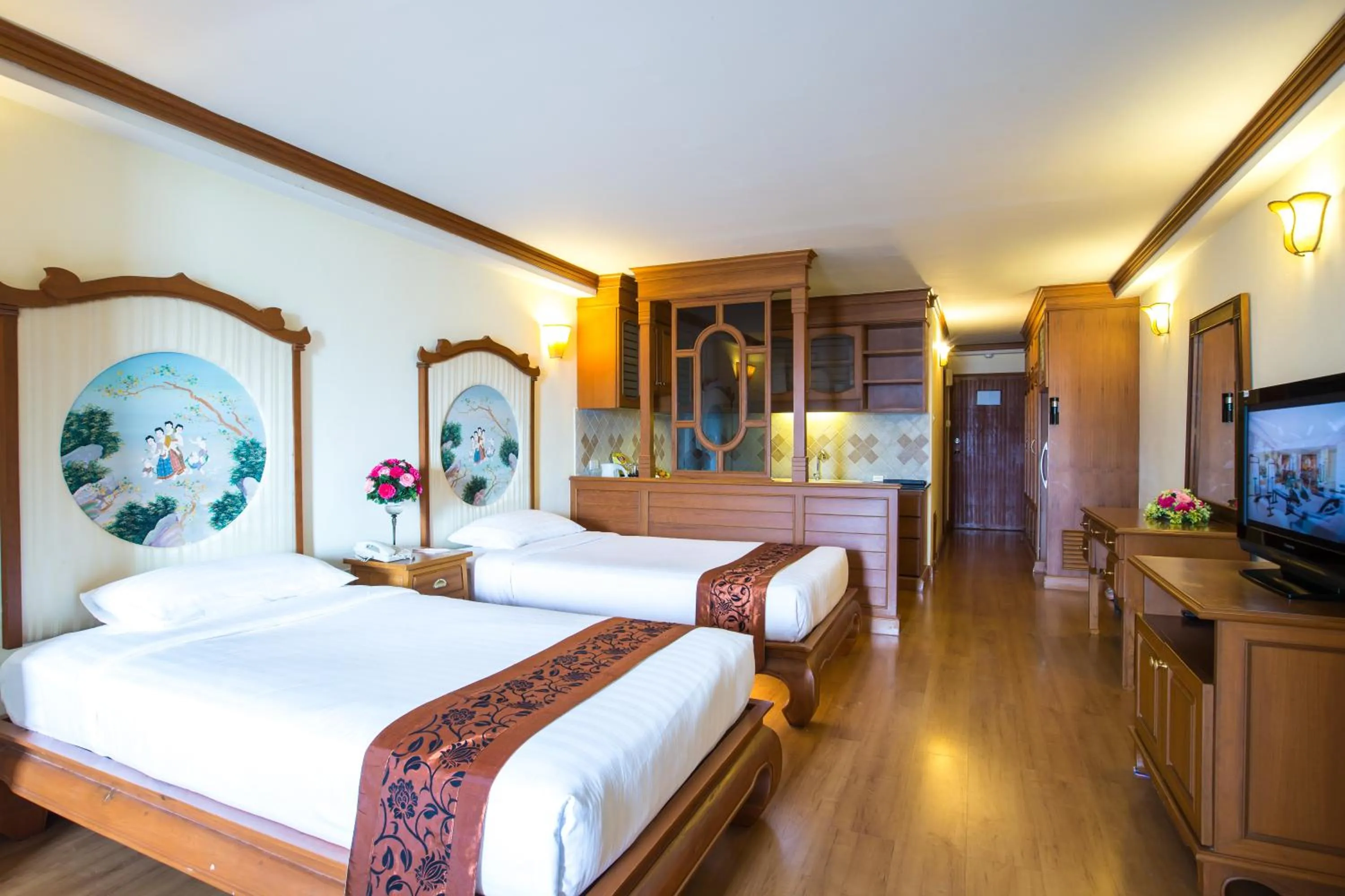 Photo of the whole room, Bed in Furama Chiang Mai
