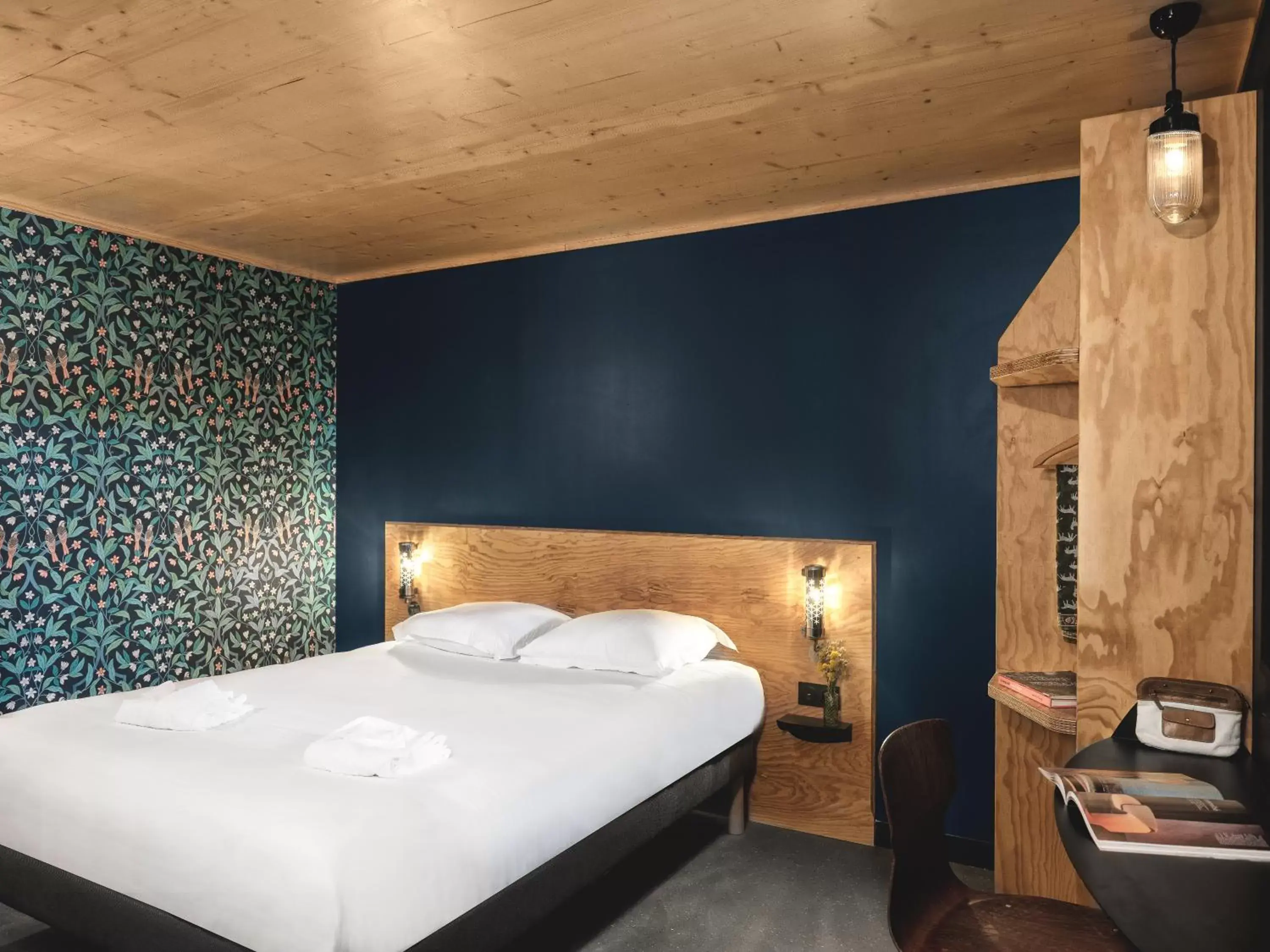 Bed in Eklo Toulouse Bed in Eklo Toulouse