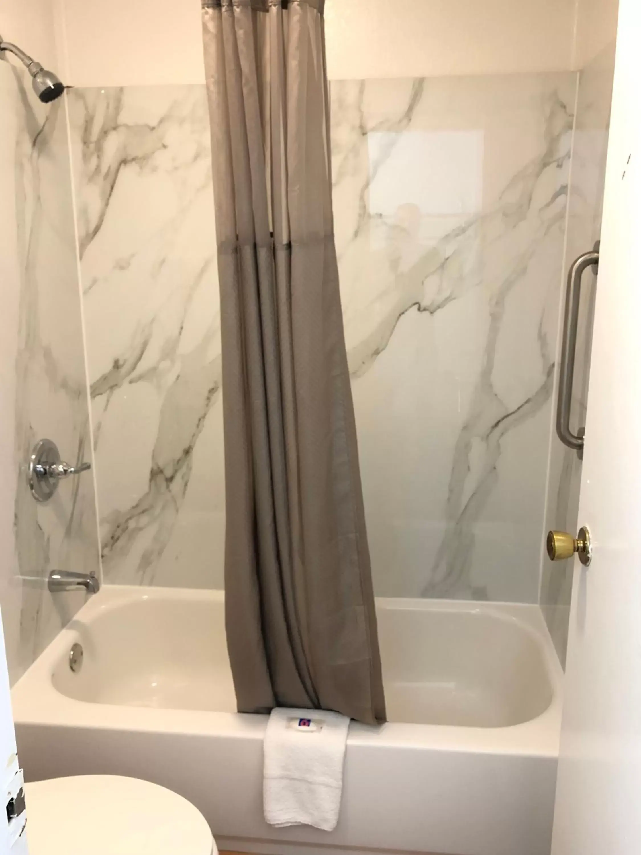 Deluxe Queen Room - single occupancy - Non-Smoking in Motel 6-Parkersburg, WV Deluxe Queen Room - single occupancy - Non-Smoking in Motel 6-Parkersburg, WV