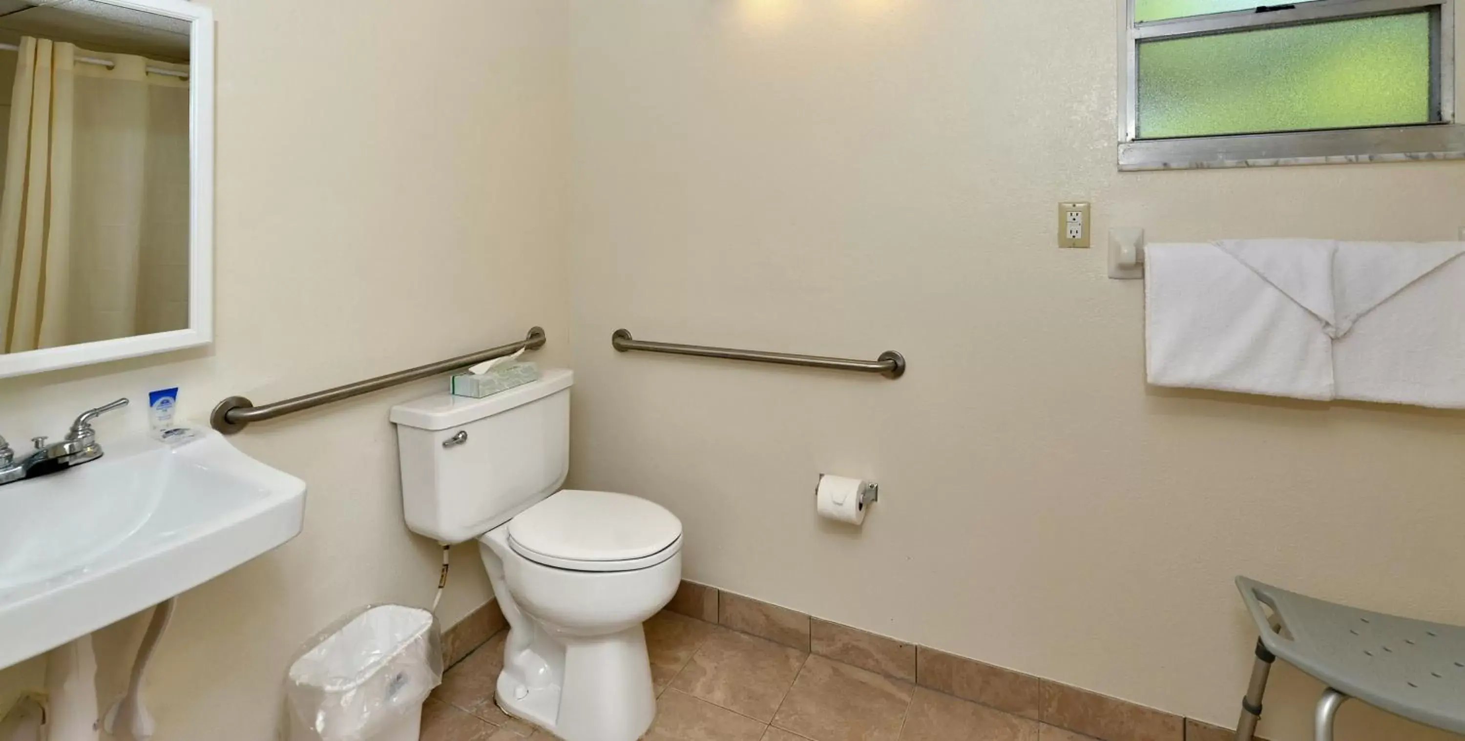 Bathroom in Americas Best Value Inn Bradenton-Sarasota