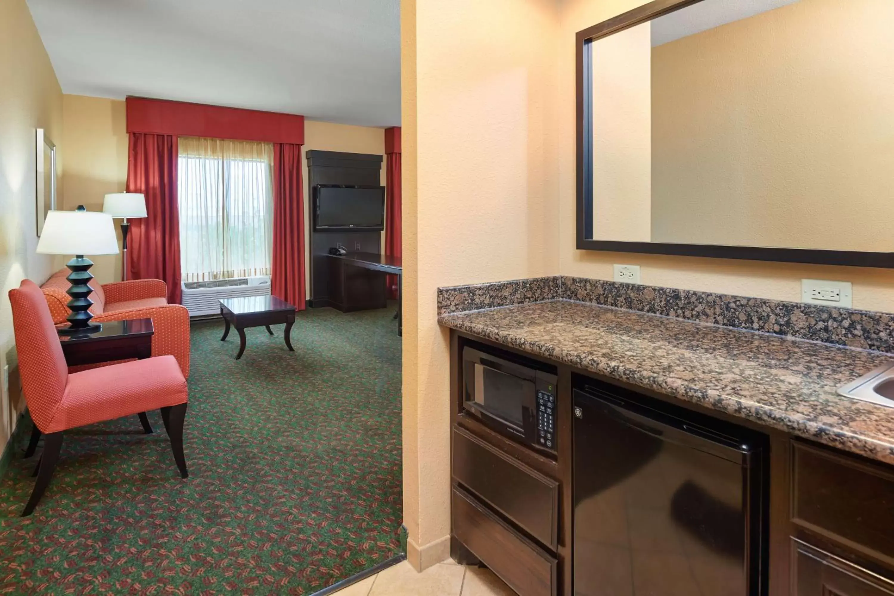 Photo of the whole room in Hampton Inn & Suites Waco-South