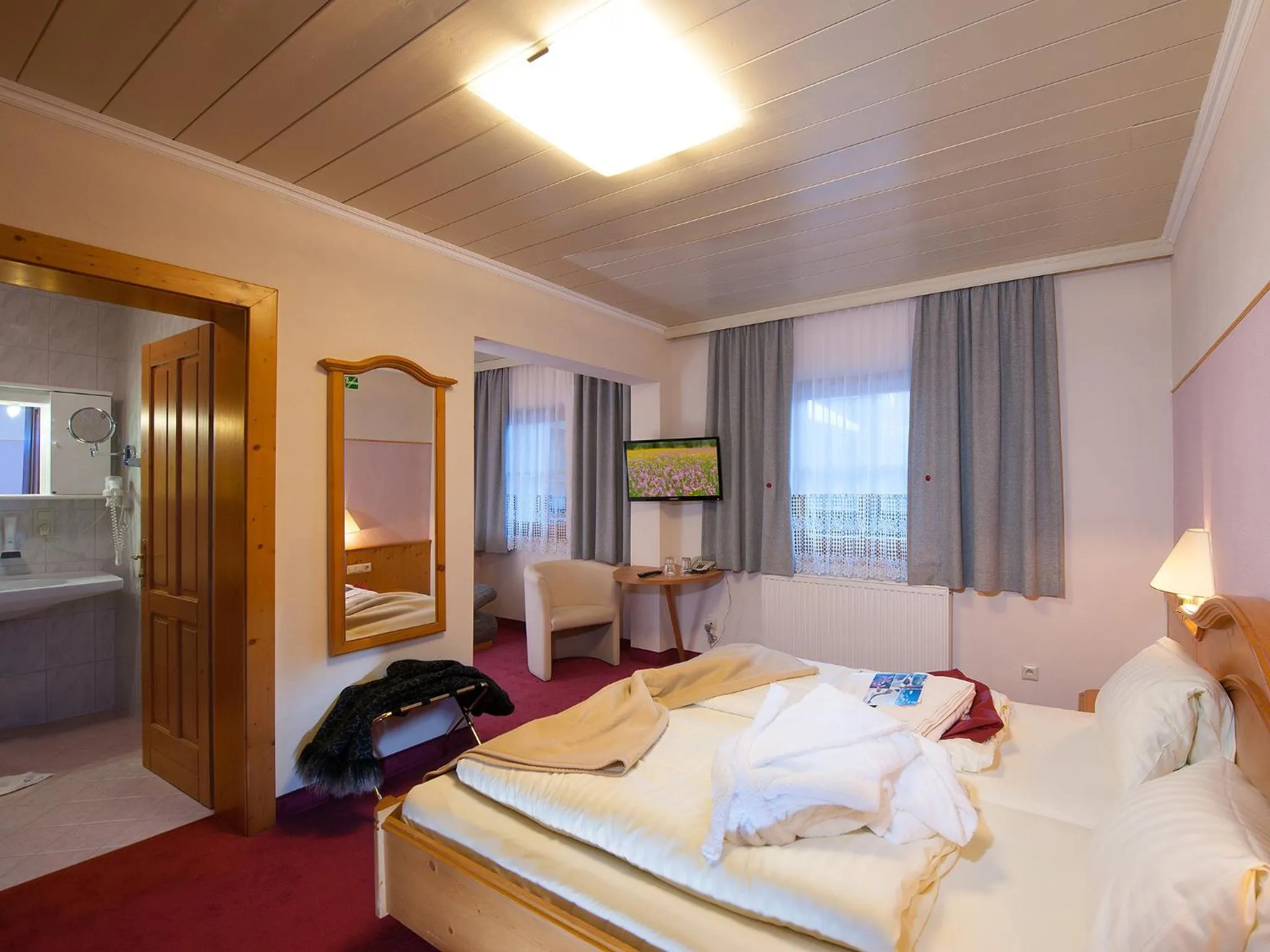 Standard Double Room in Hotel Vitaler Landauerhof