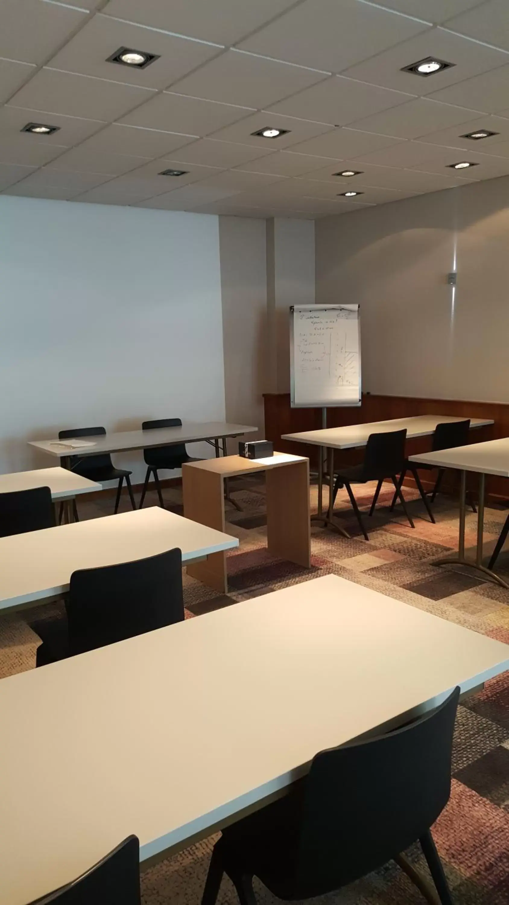 Meeting/conference room in ibis Saint-Omer Centre