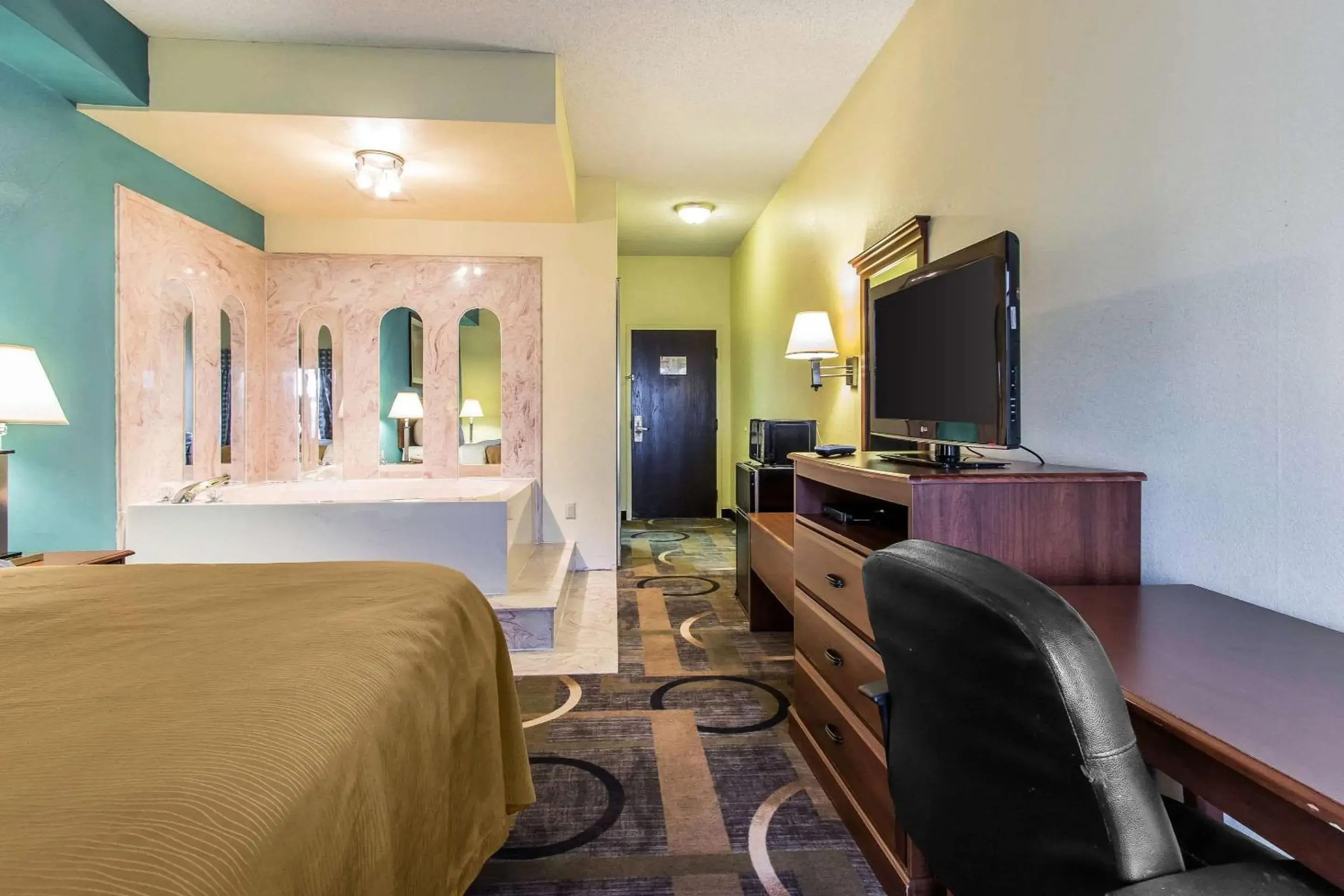 Photo of the whole room in Quality Inn & Suites Memphis East