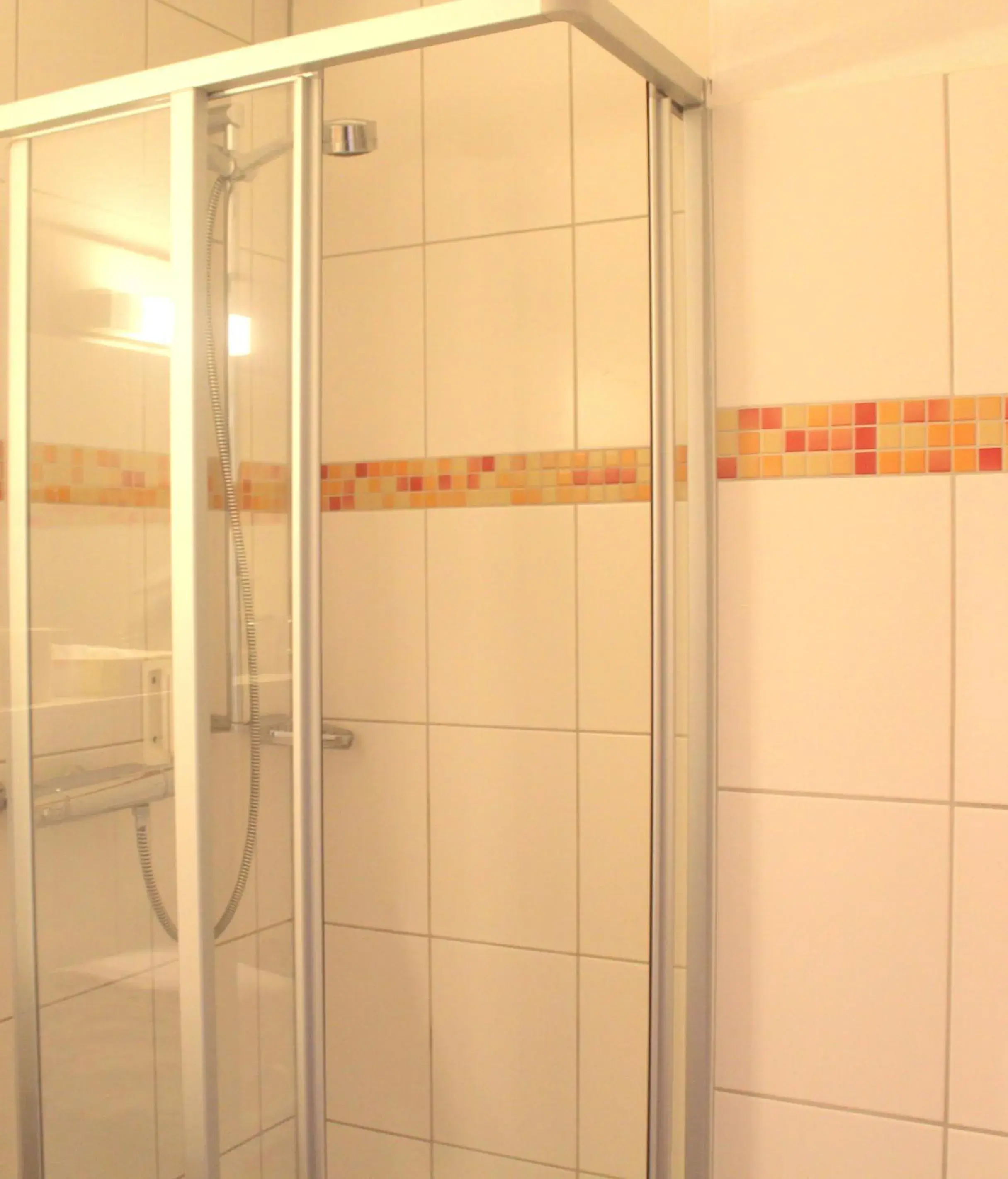 Shower, Bathroom in City-Hotel Kurfürst Balduin