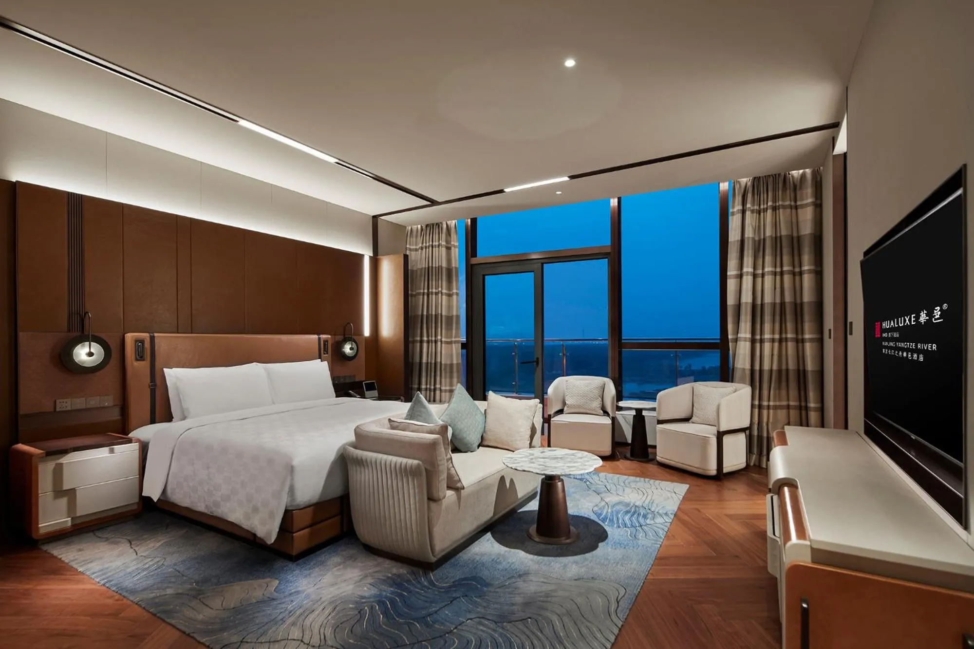 Photo of the whole room in HUALUXE Nanjing Yangtze River