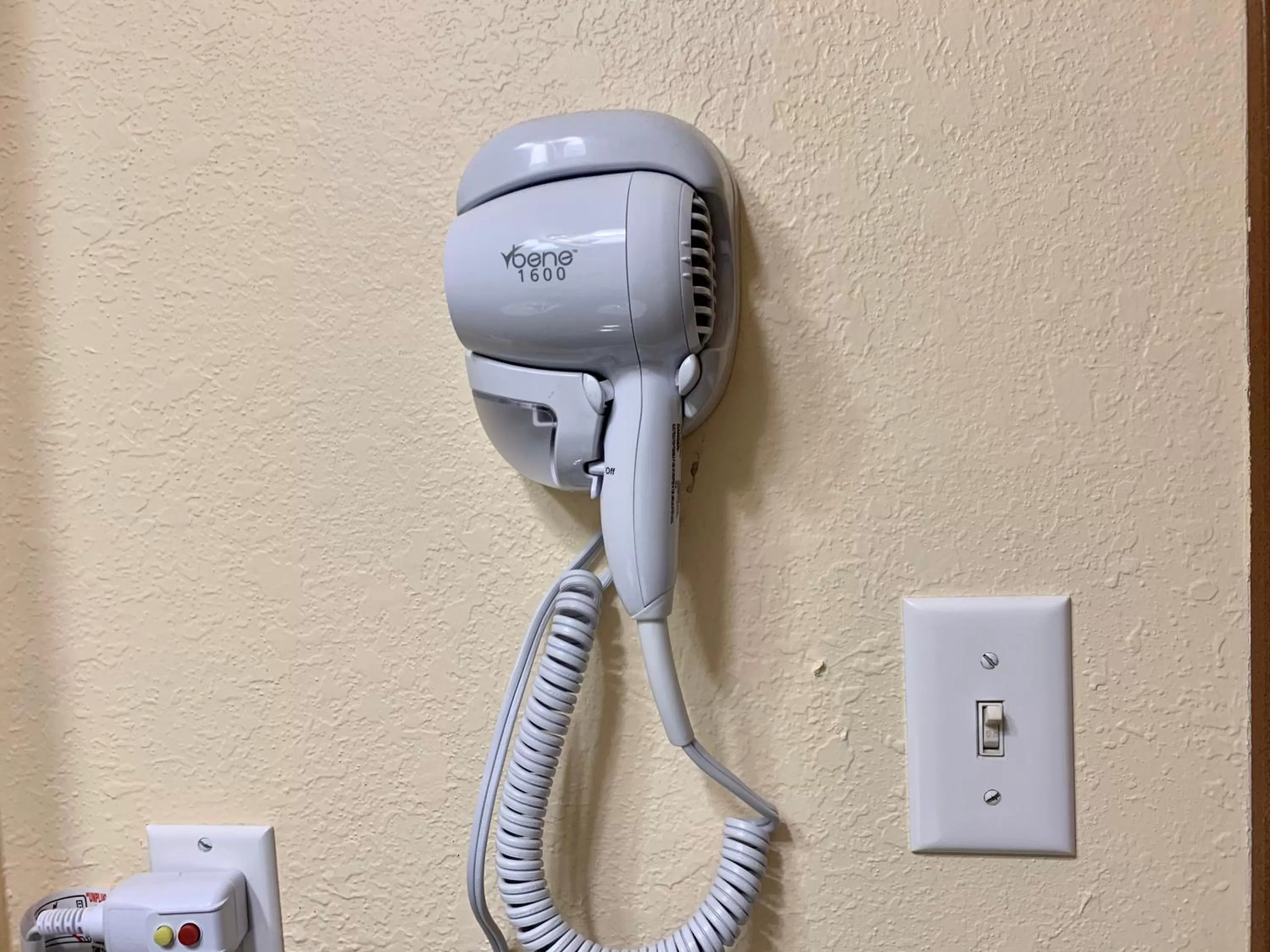 hair dryier in Seven Gables Inn