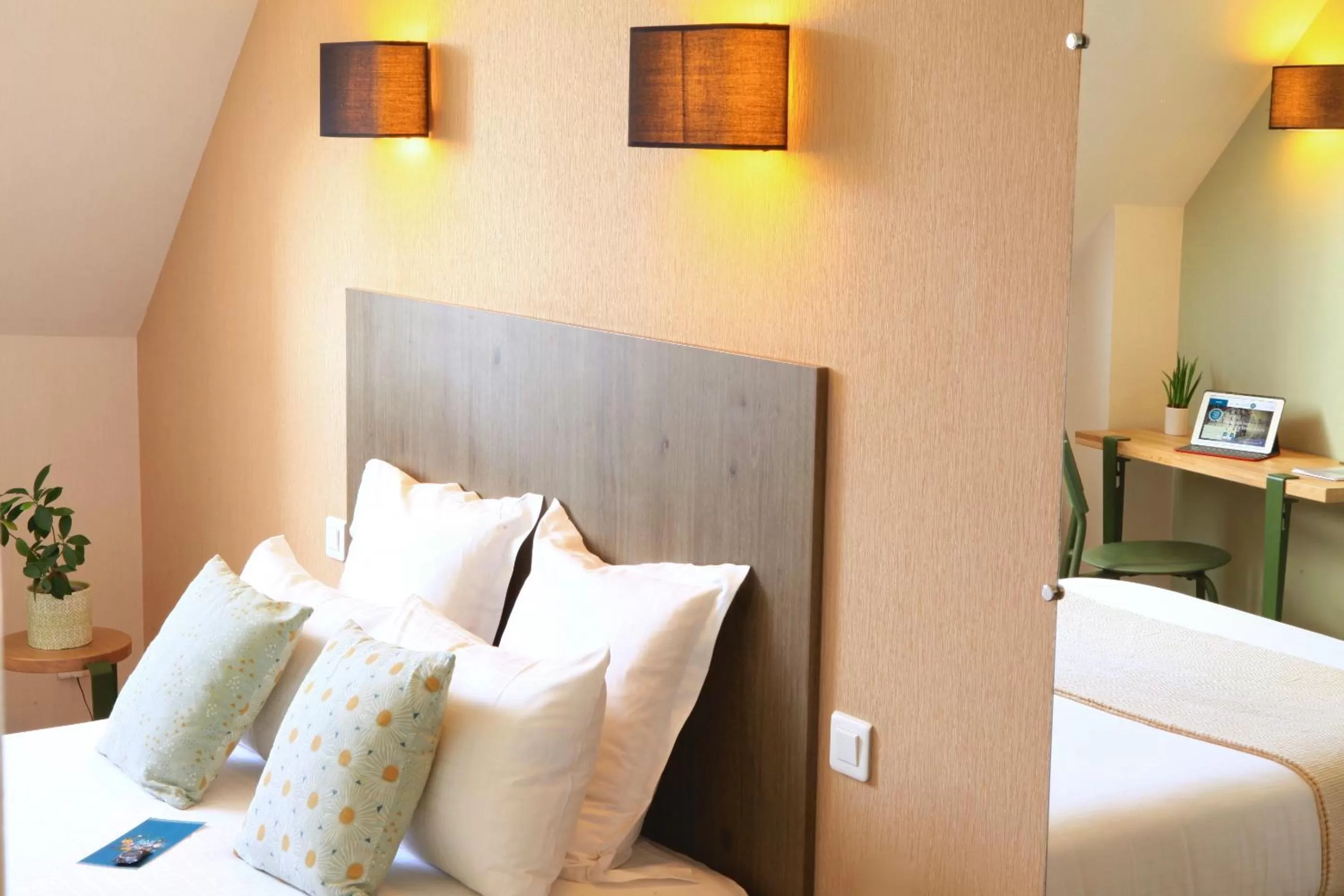 Photo of the whole room, Bed in Logis Hôtels- Hôtel Marguerite d'Anjou Angers château