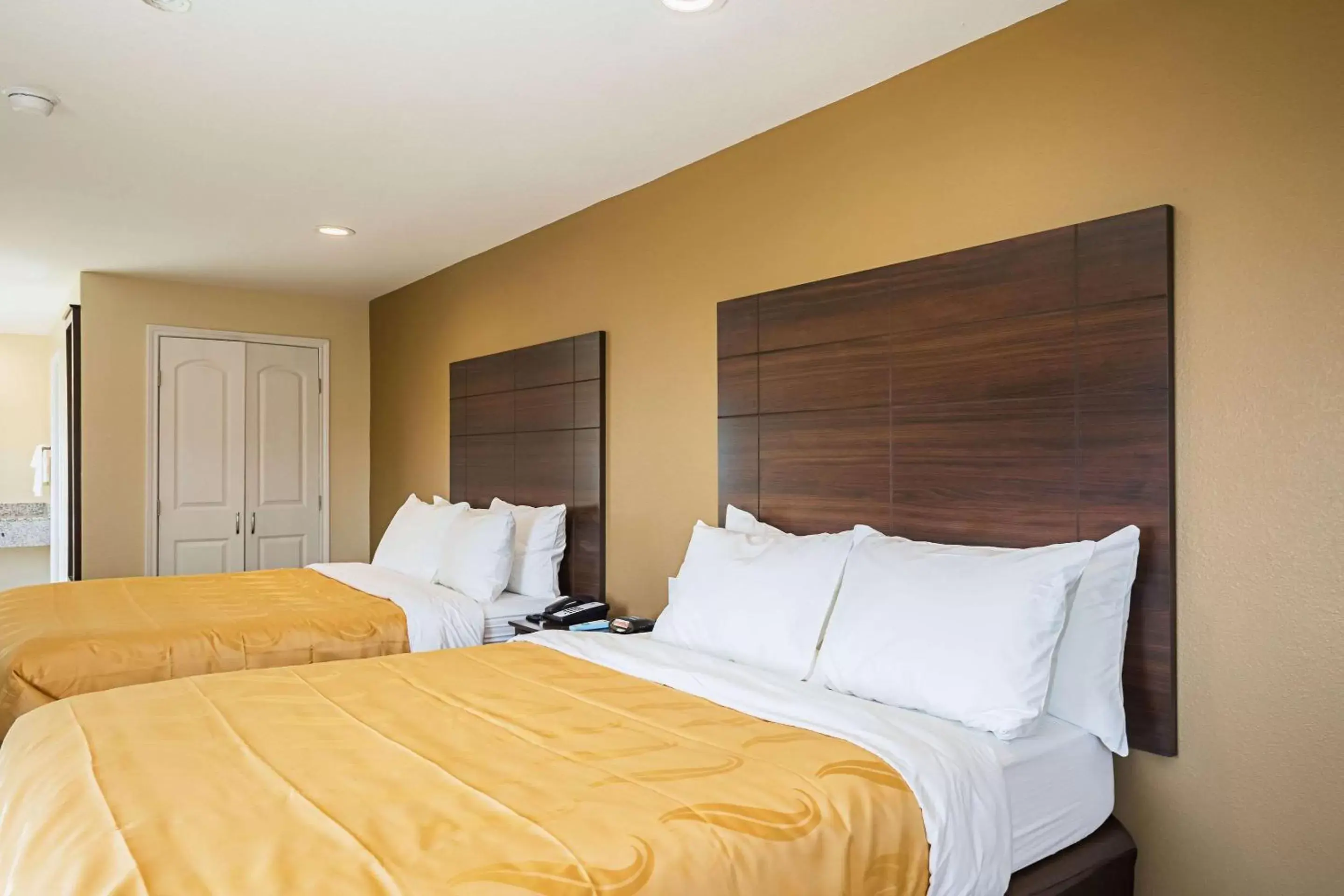 Photo of the whole room, Bed in Quality Inn Rockport on Aransas Bay