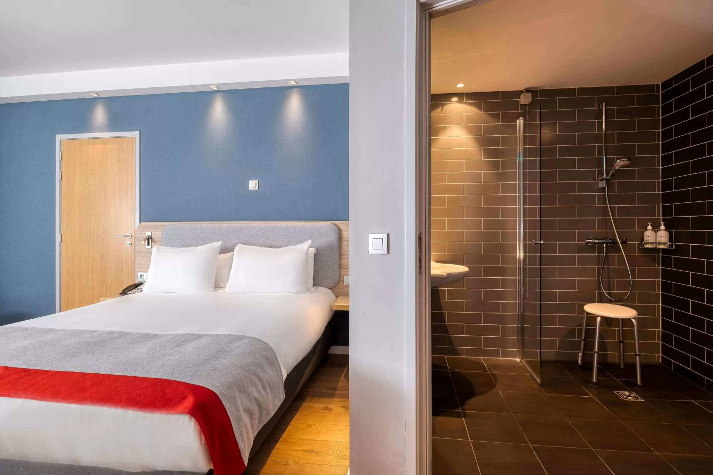 Bedroom, Bed in Holiday Inn Express Mechelen City Centre by IHG