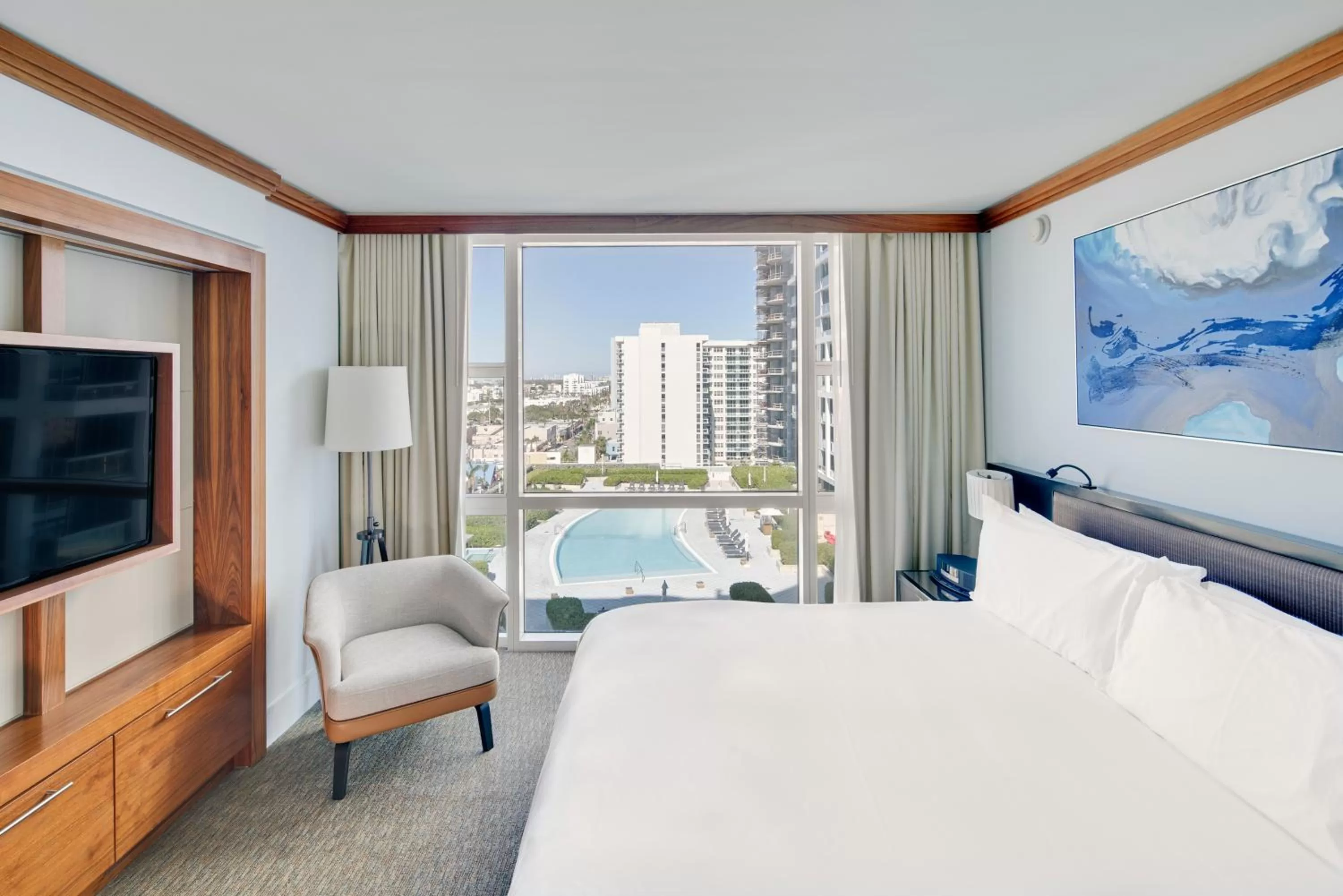City view, Bed in Carillon Miami Wellness Resort