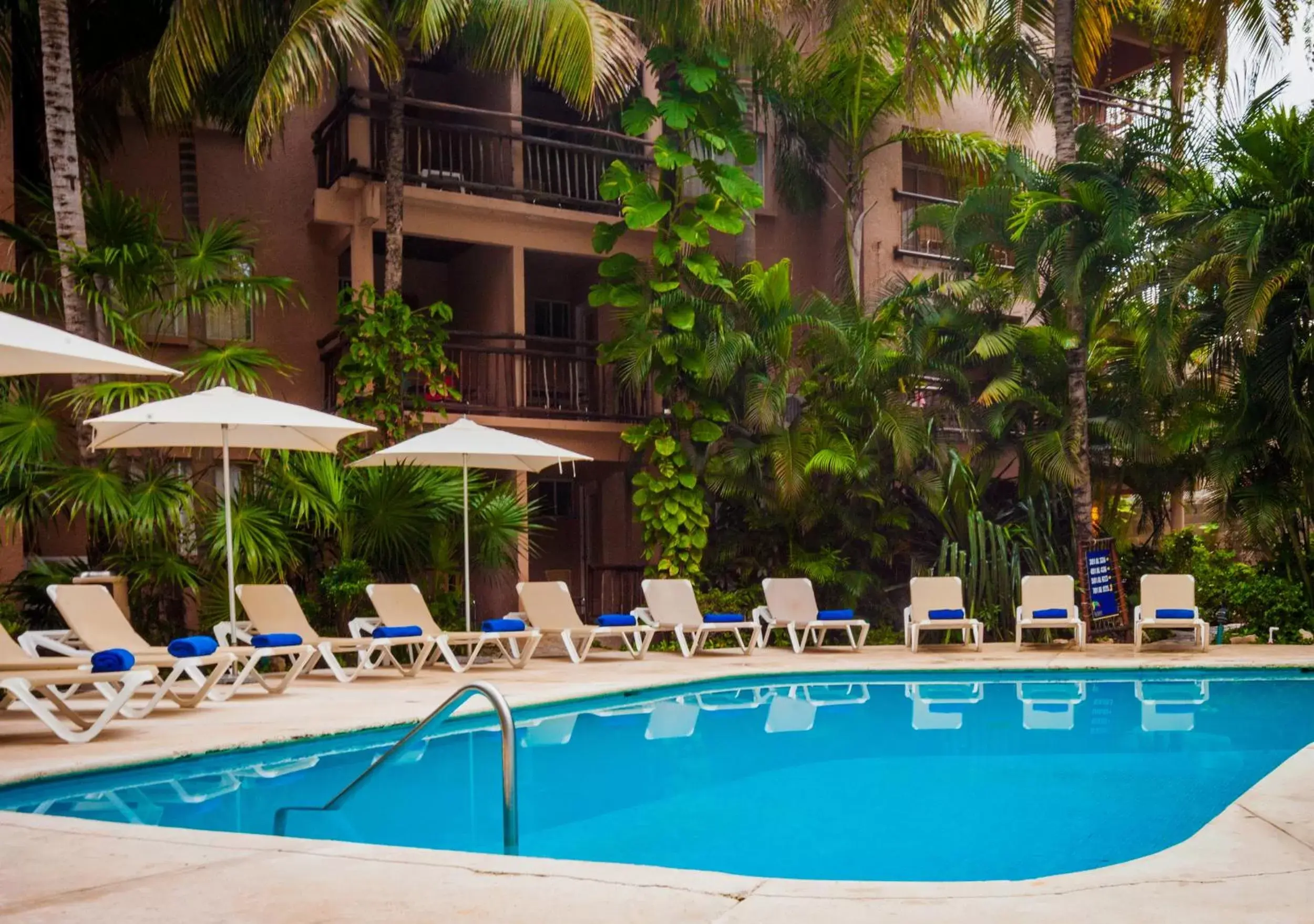 Swimming Pool in Tukan Hotel Playa del Carmen