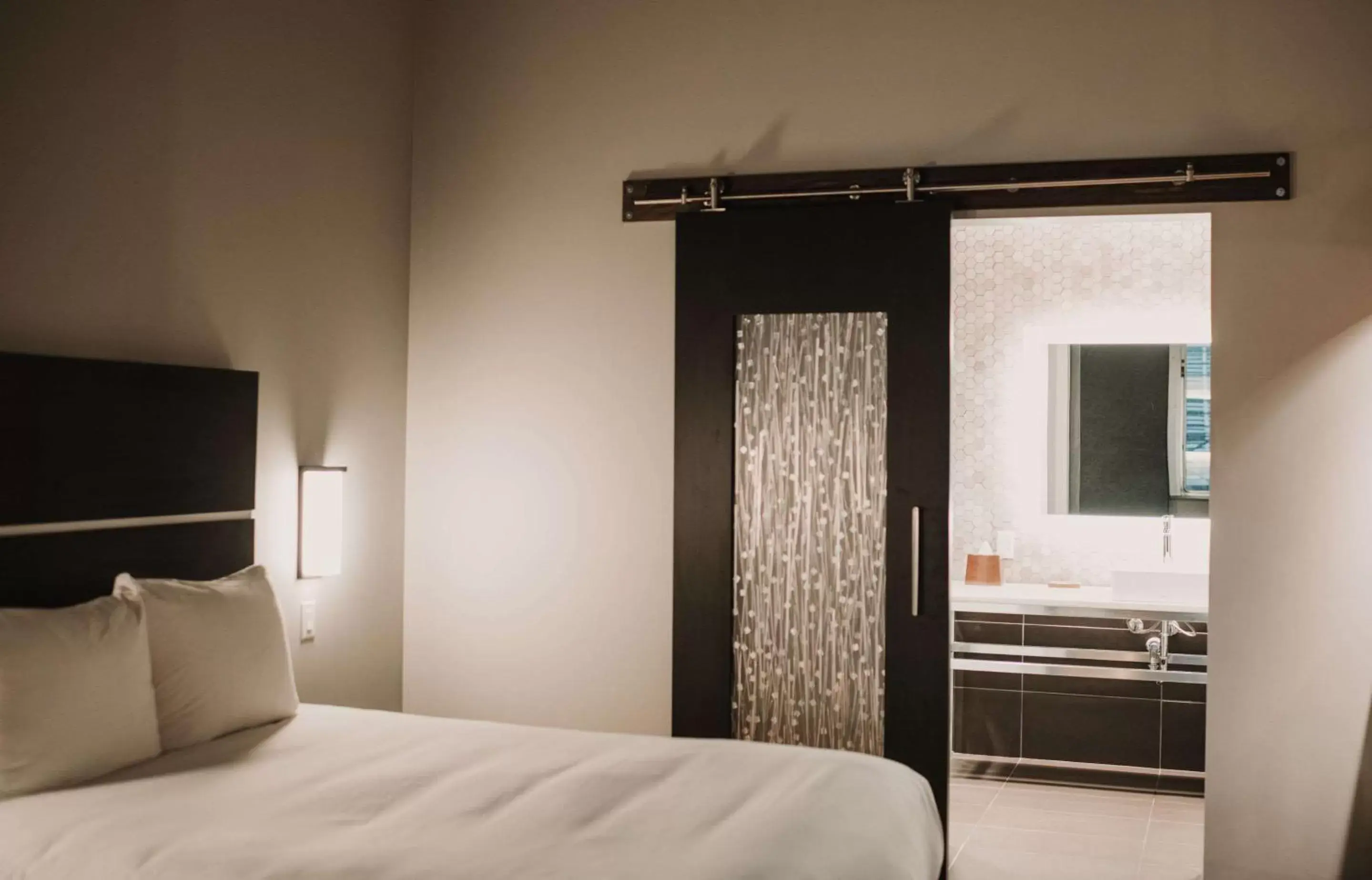 Bedroom, Bed in CityFlatsHotel - Grand Rapids, Ascend Hotel Collection