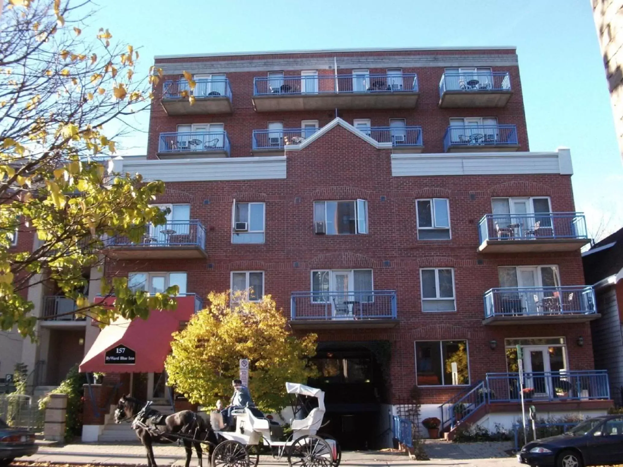 Facade/entrance, Property Building in ByWard Blue Inn