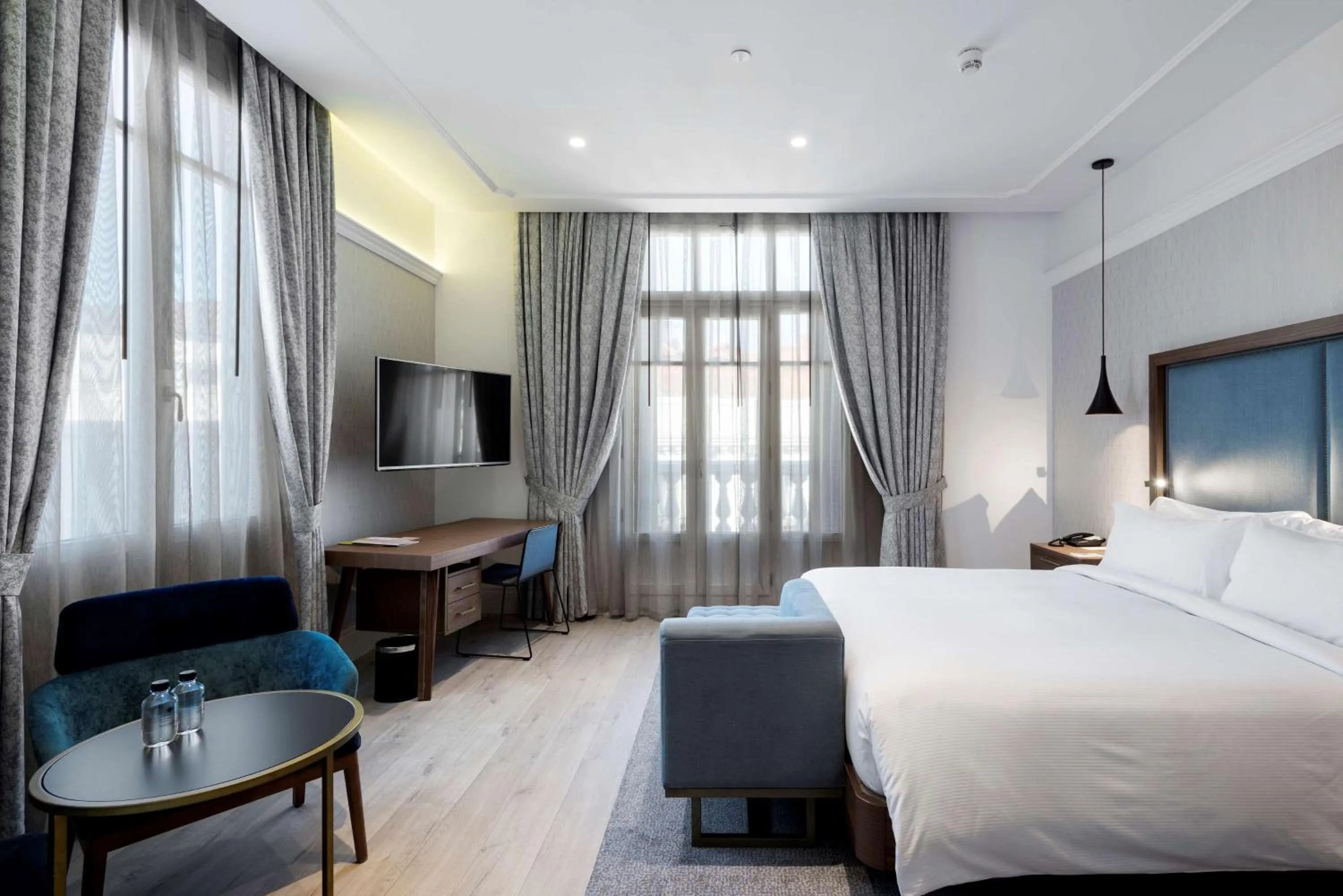 Bedroom, Bed in DoubleTree by Hilton Madrid-Prado