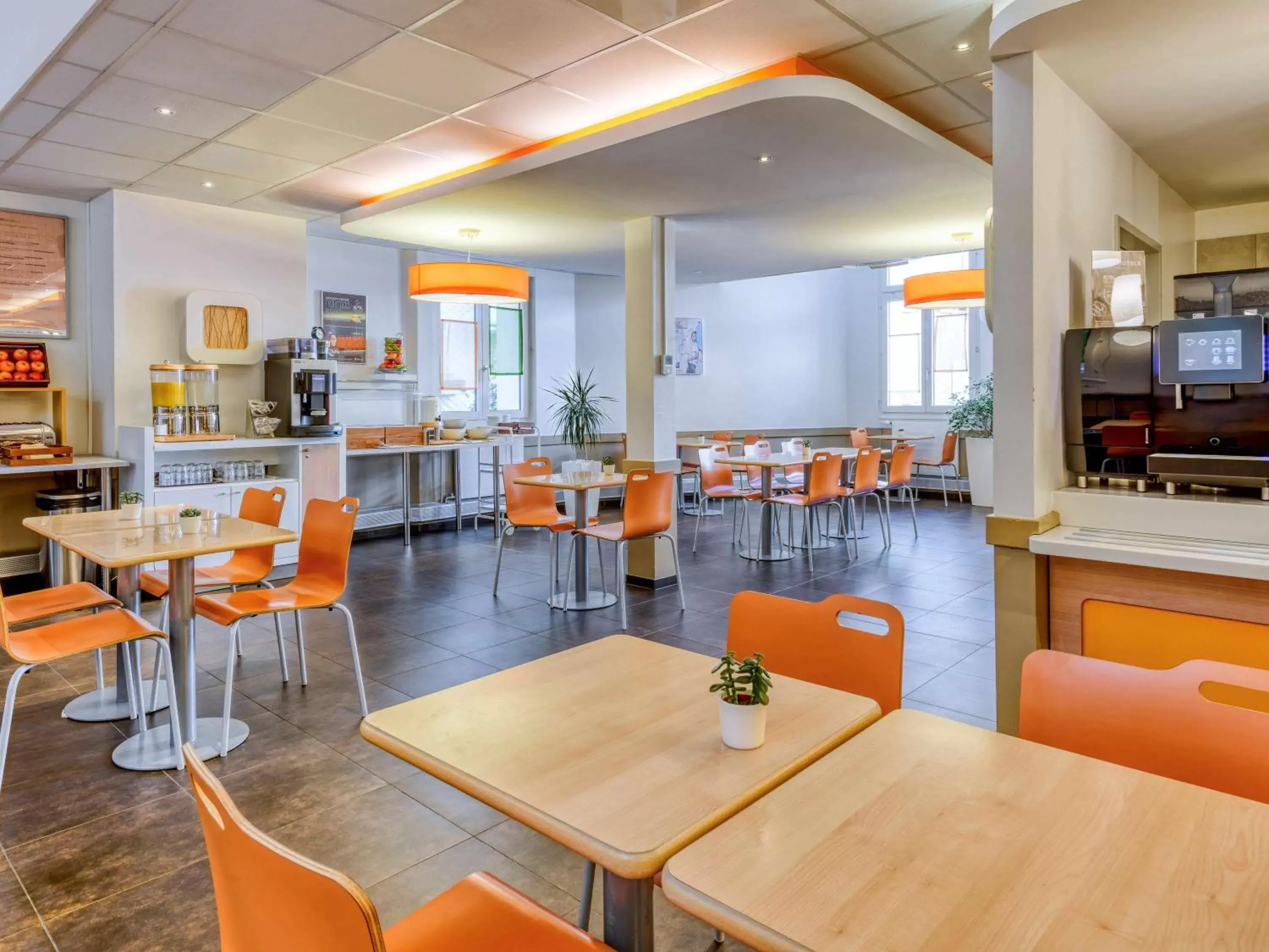 Restaurant/Places to Eat in ibis budget Hotel Luzern City