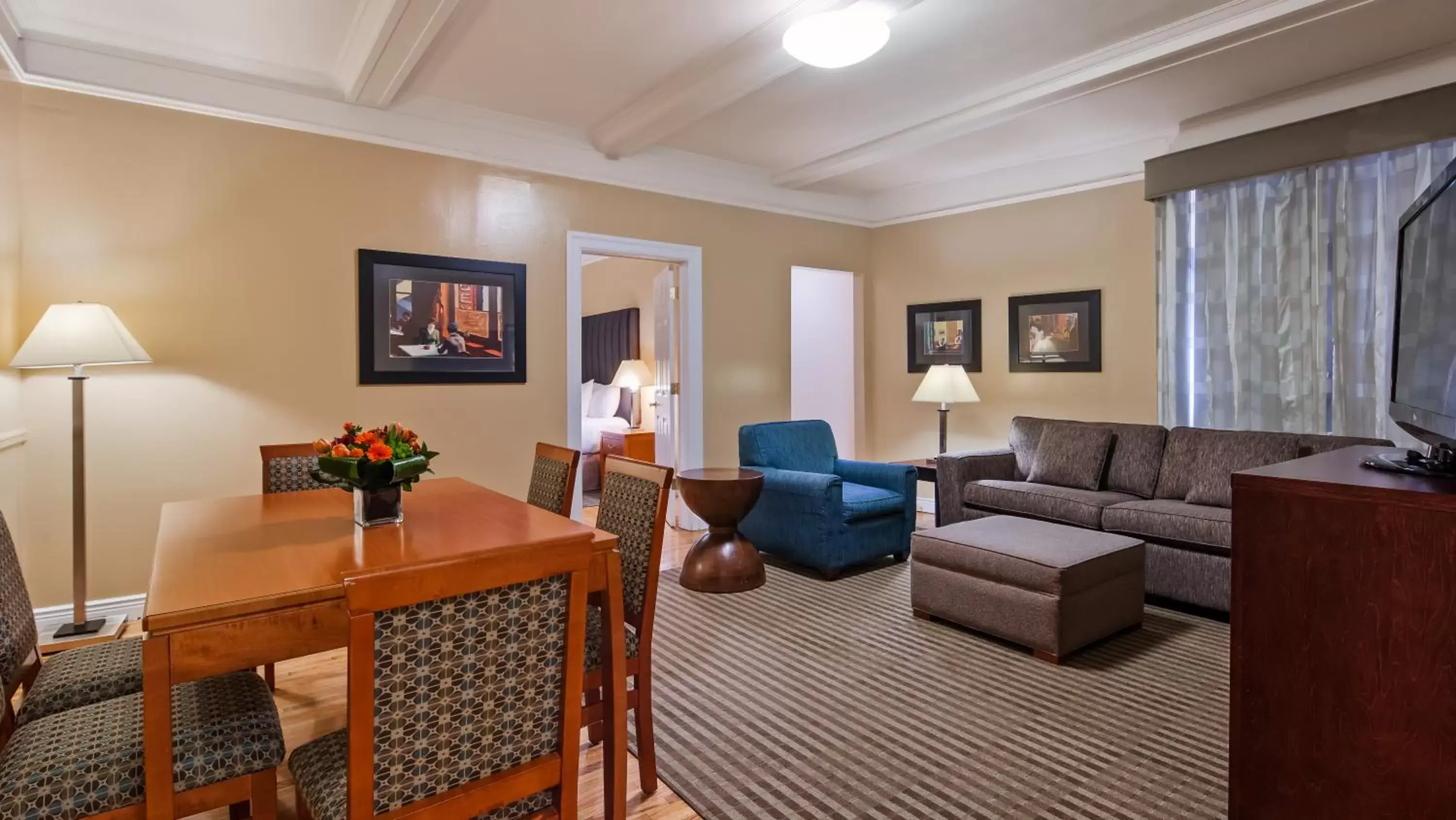 Living room, Seating Area in Best Western Plus Hospitality House Suites