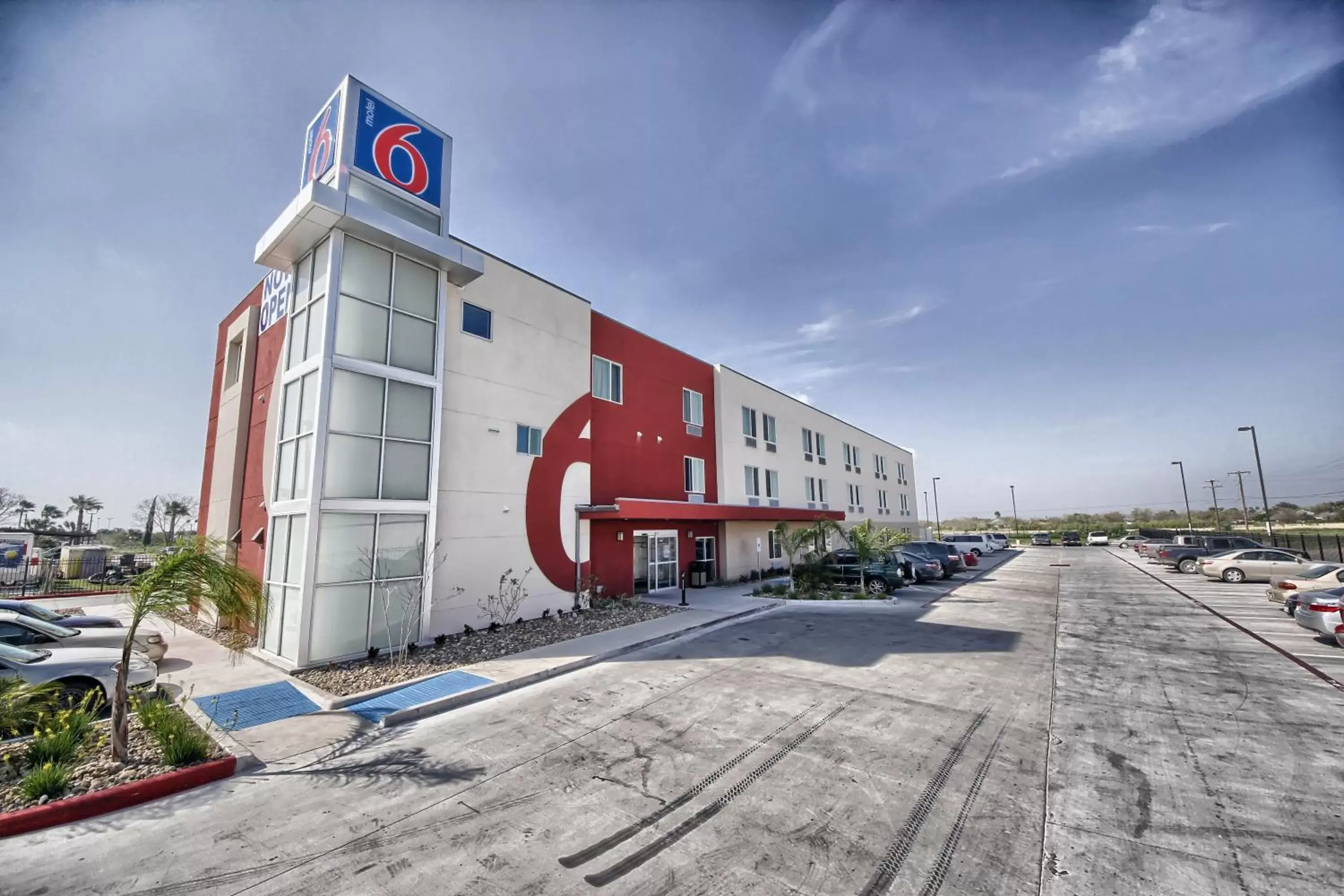 Facade/entrance, Property Building in Motel 6-Weslaco, TX