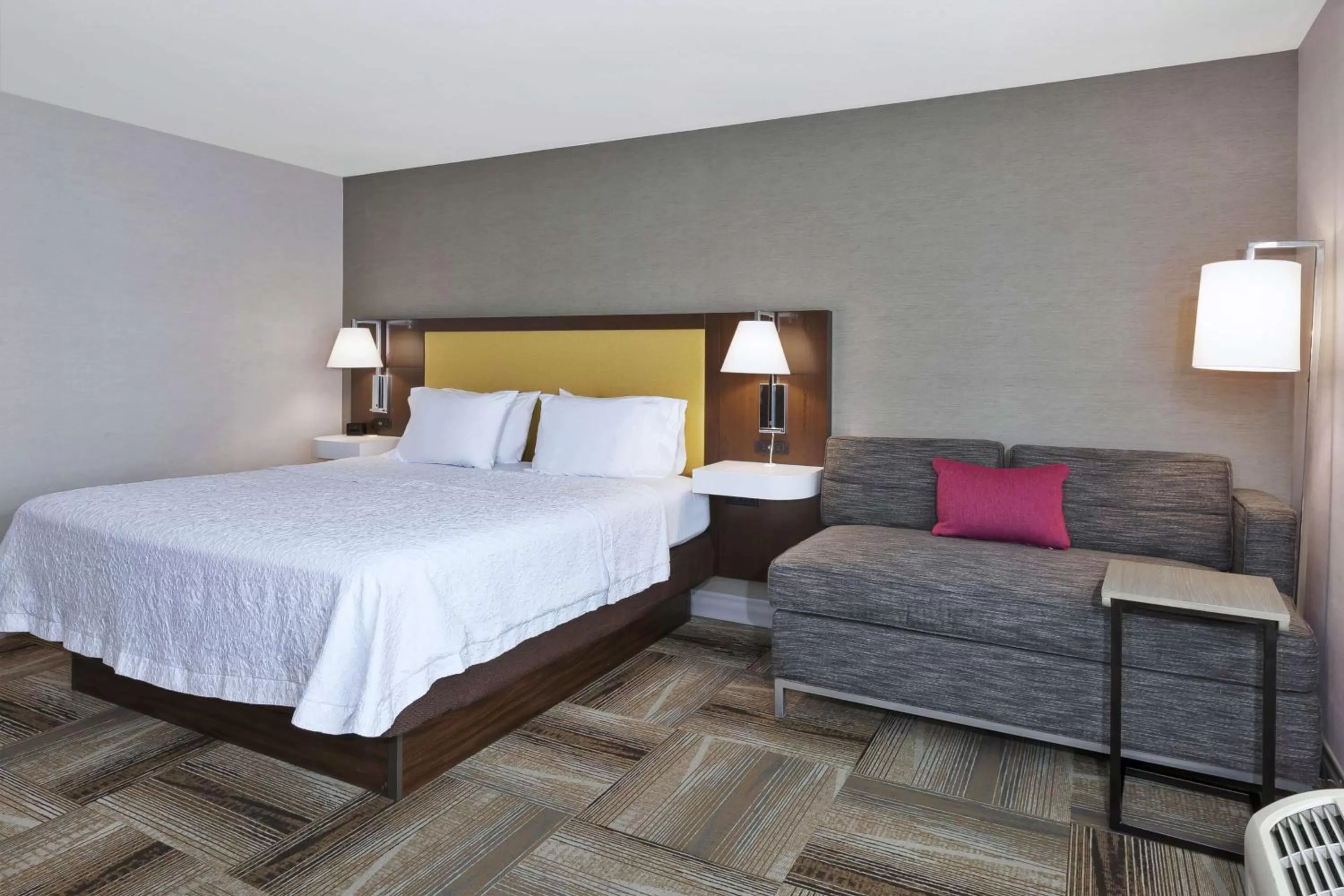 Living room, Bed in Hampton Inn Idaho Falls