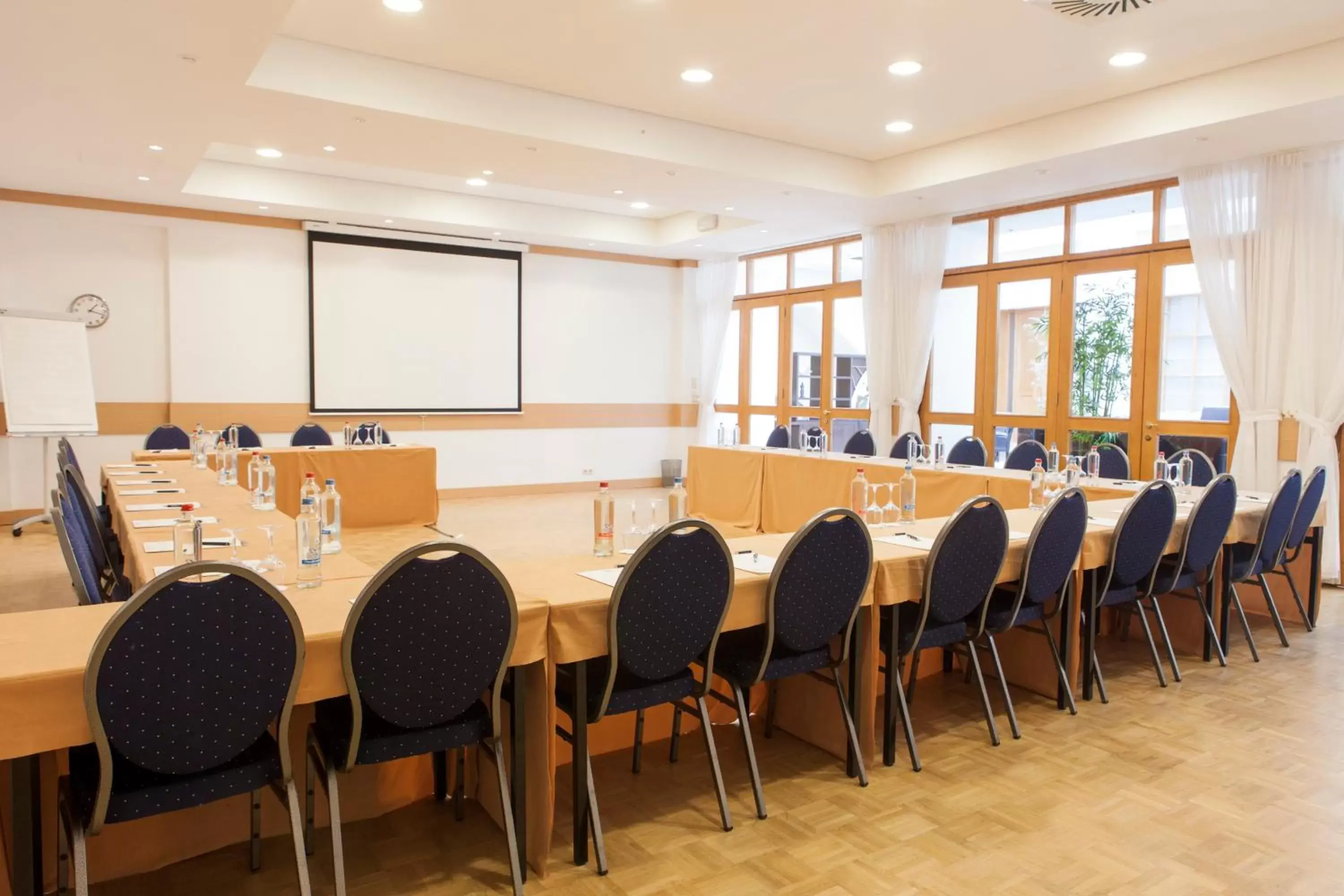 Business facilities in Hotel Des Colonies