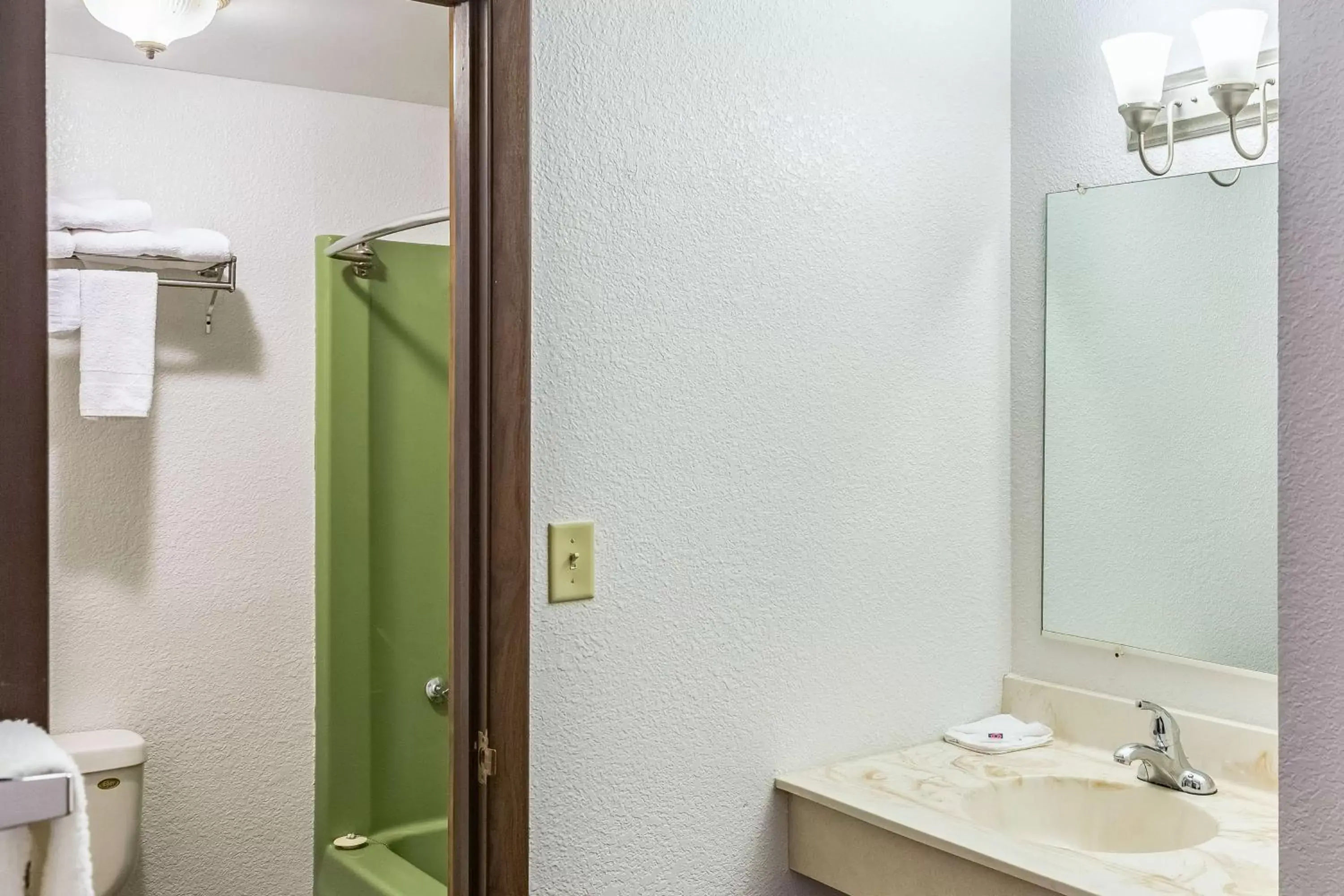 Toilet, Bathroom in Motel 6-Fond Du Lac, WI