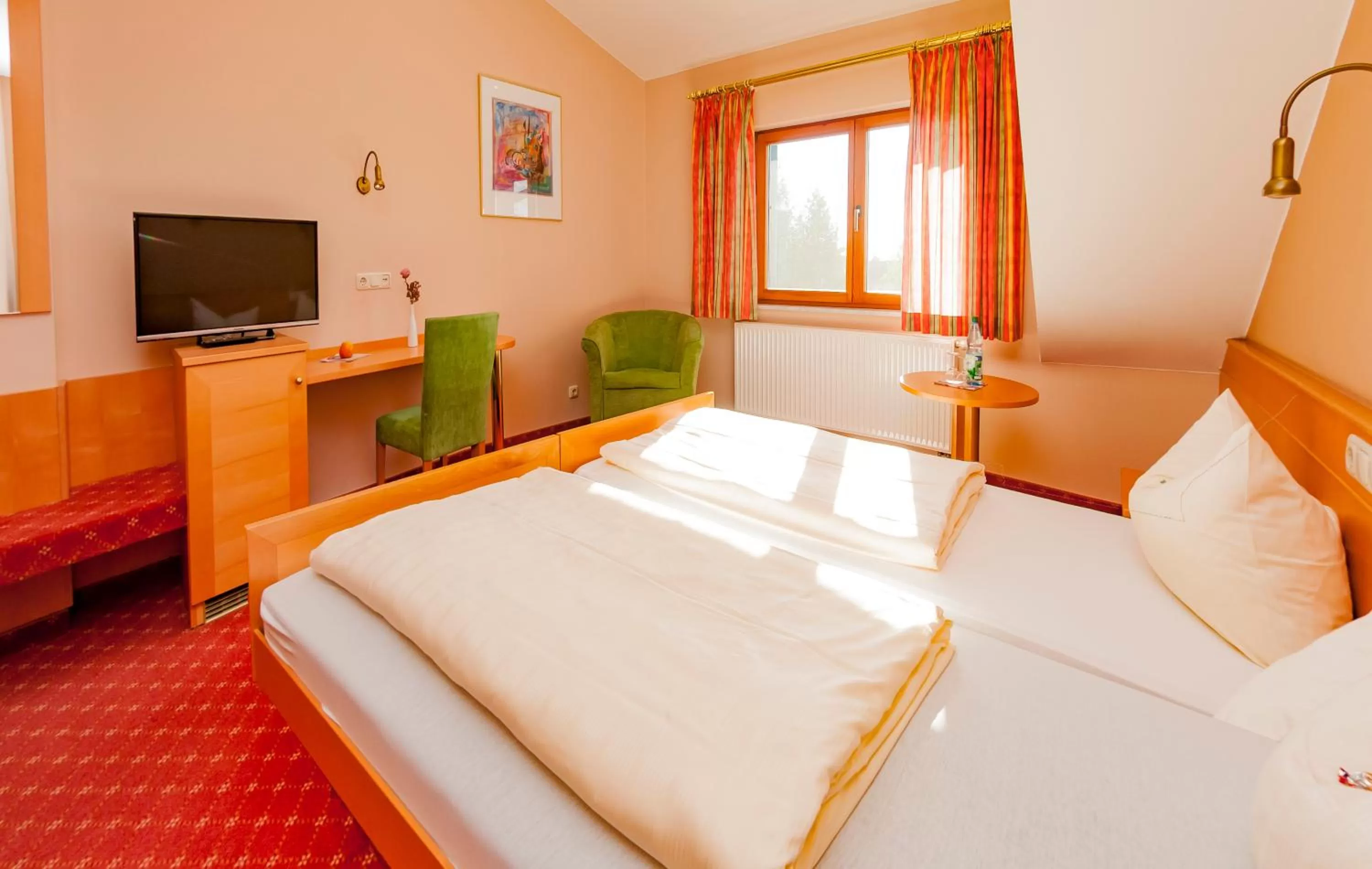 Photo of the whole room, Bed in Hotel Bett & Frühstück