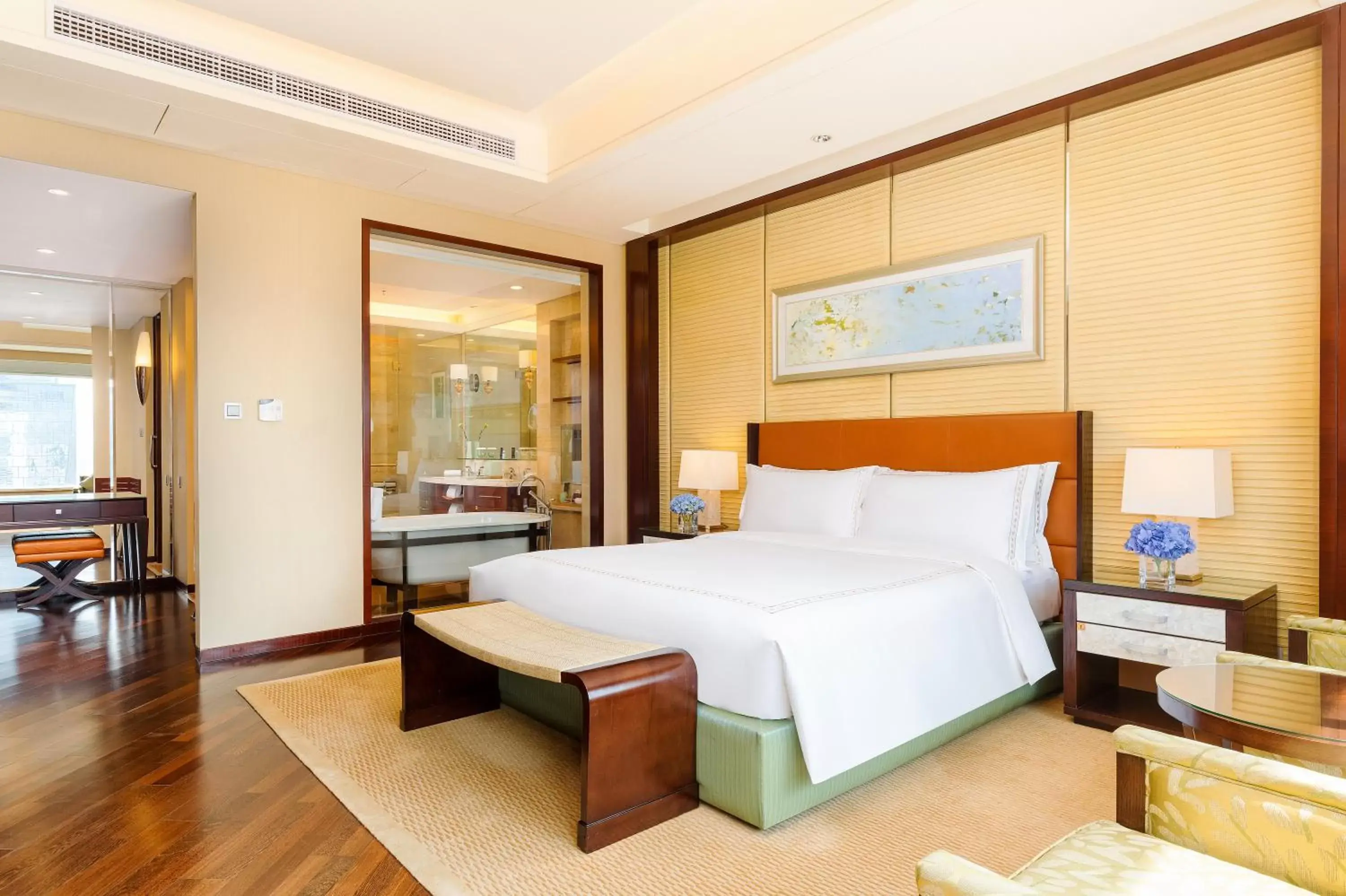 Bedroom, Bed in The Ritz-Carlton, Shenzhen