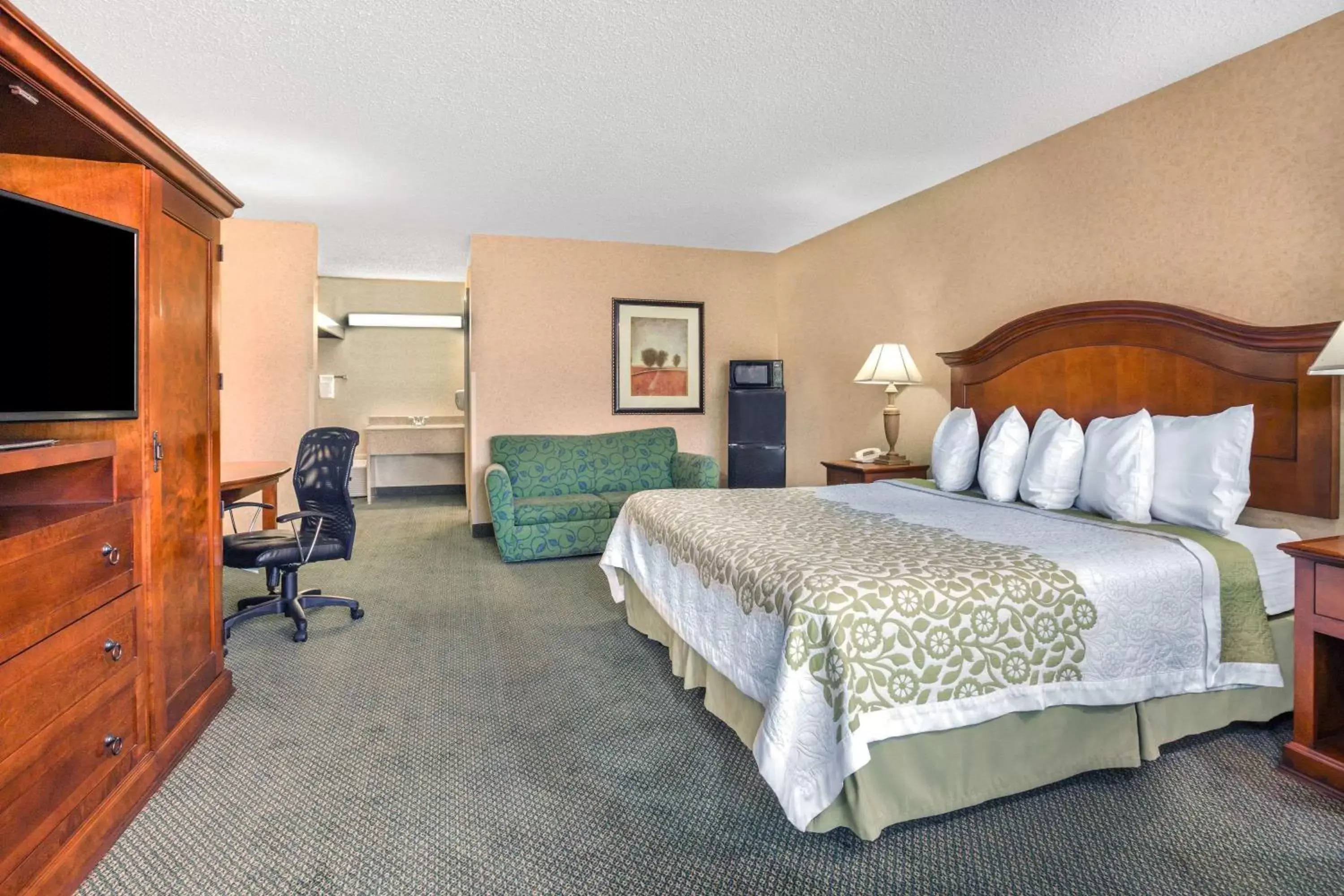 Photo of the whole room in Days Inn by Wyndham Klamath Falls