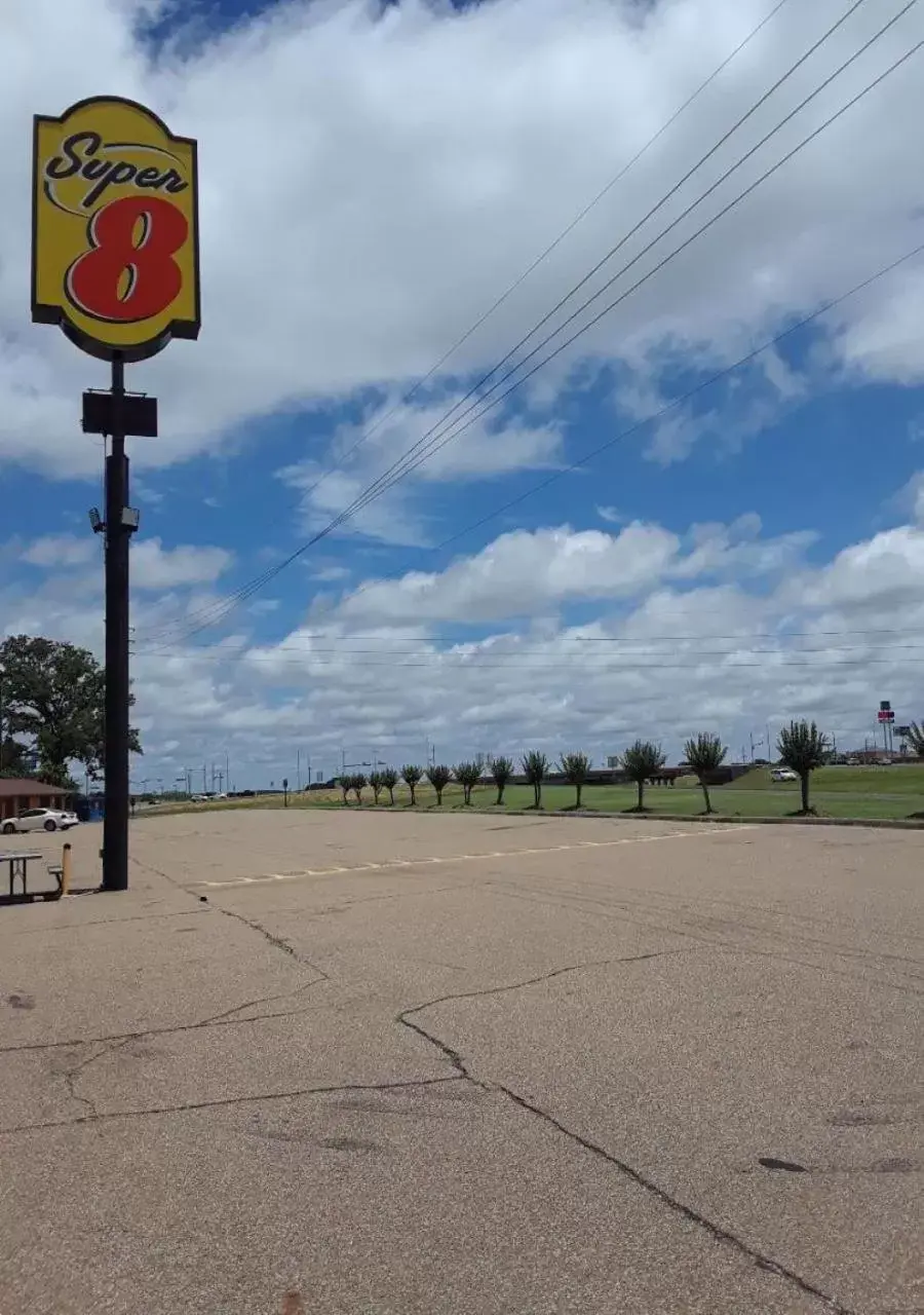 Property logo or sign in Super 8 by Wyndham Mt. Pleasant TX