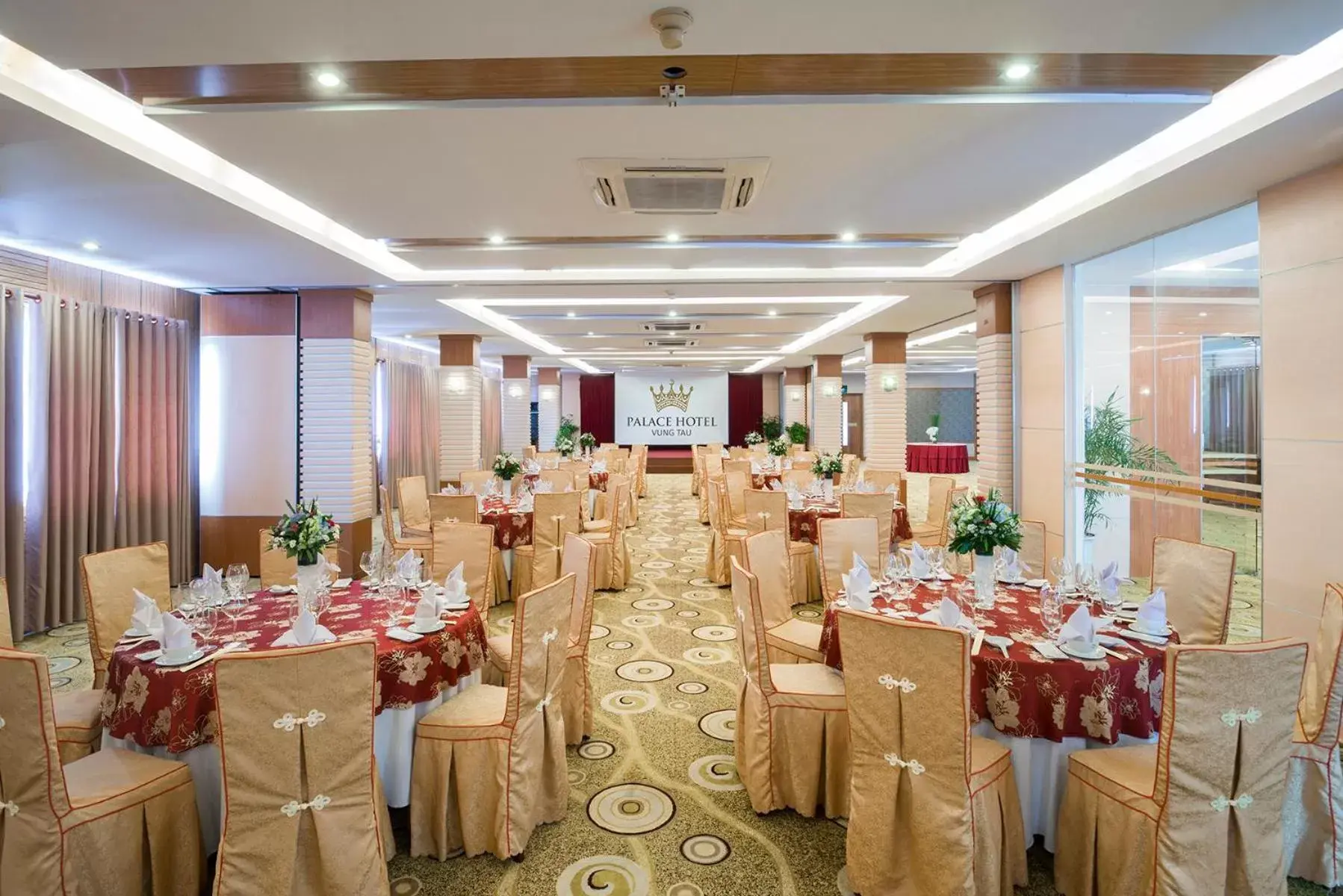 Restaurant/places to eat, Banquet Facilities in Palace Hotel