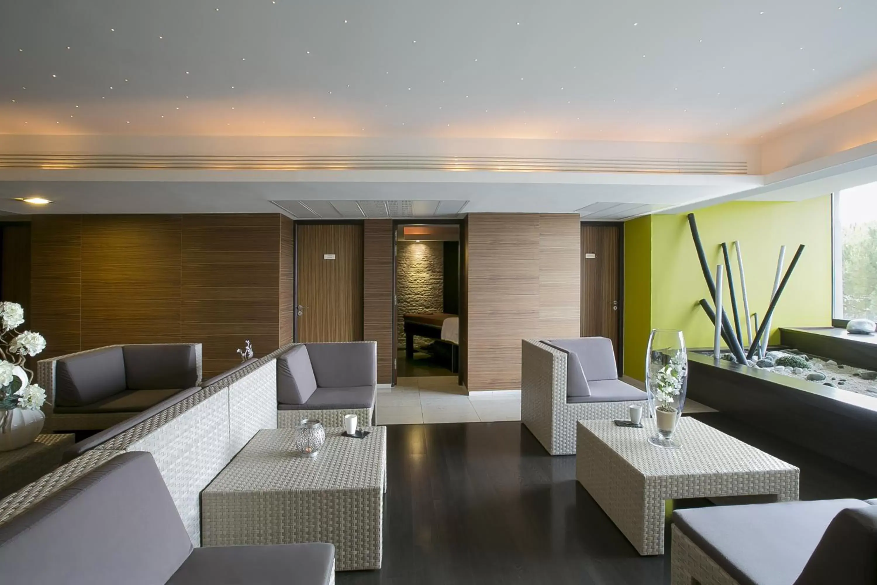 Lounge or bar in Best Western Hotel Sourcéo Lounge or bar in Best Western Hotel Sourcéo