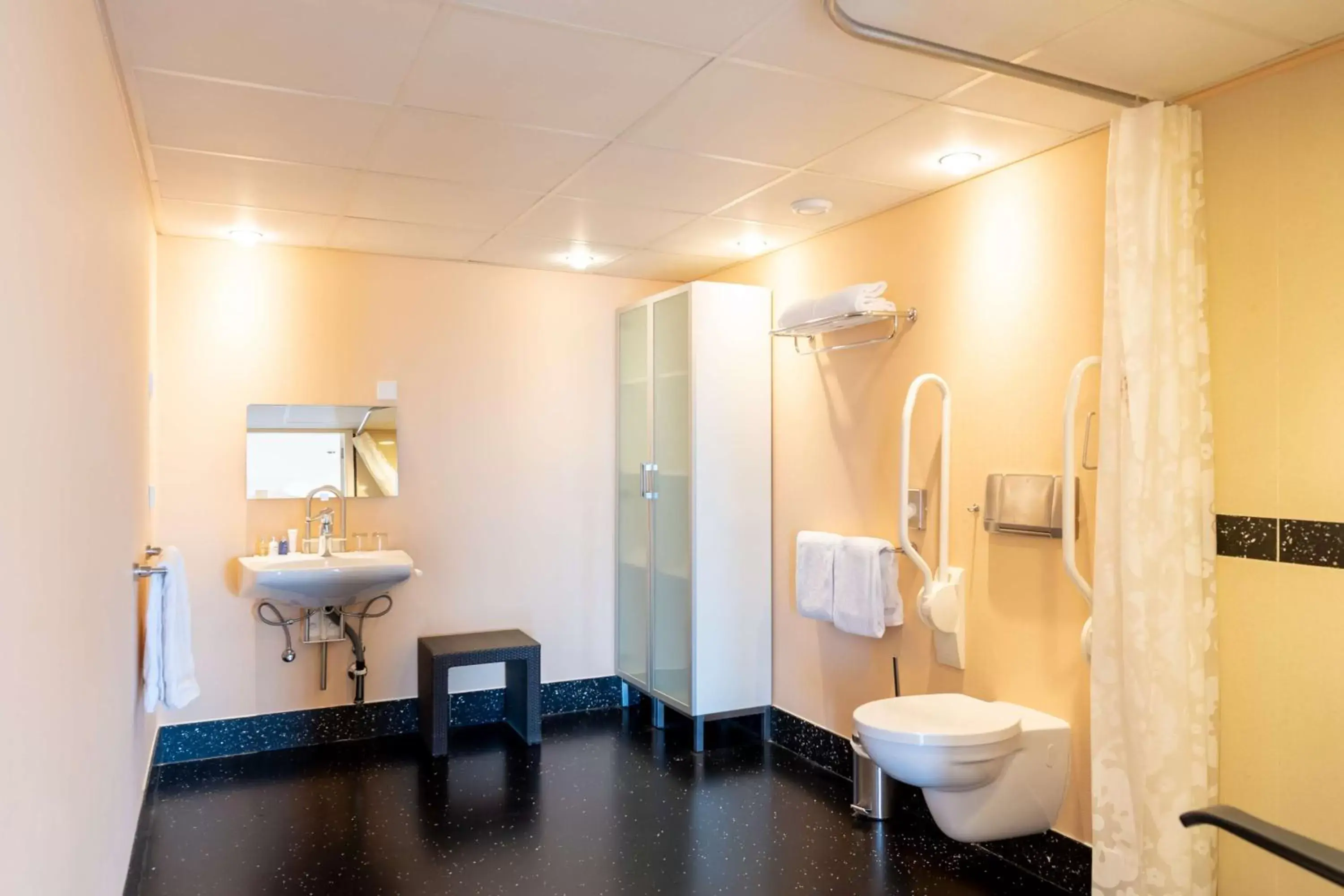 Bathroom in Van der Valk Palace Hotel Noordwijk