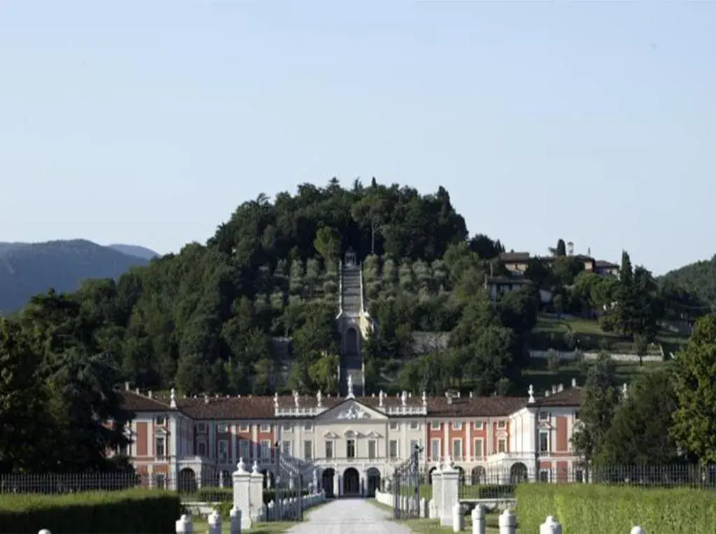 Property Building in Villa Fenaroli Palace Hotel