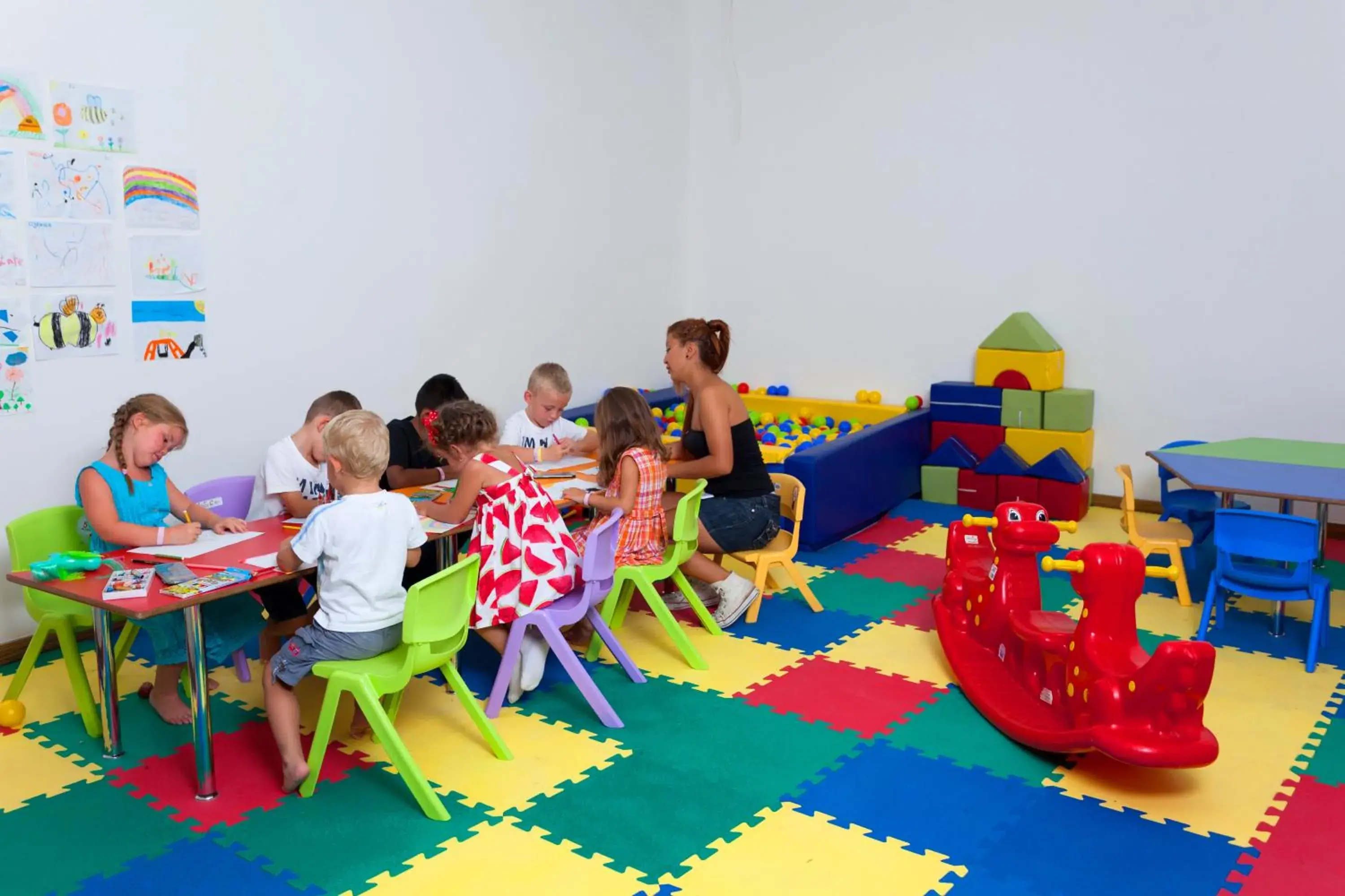 Bird's eye view, Children in Hotel Diamond Hill Resort